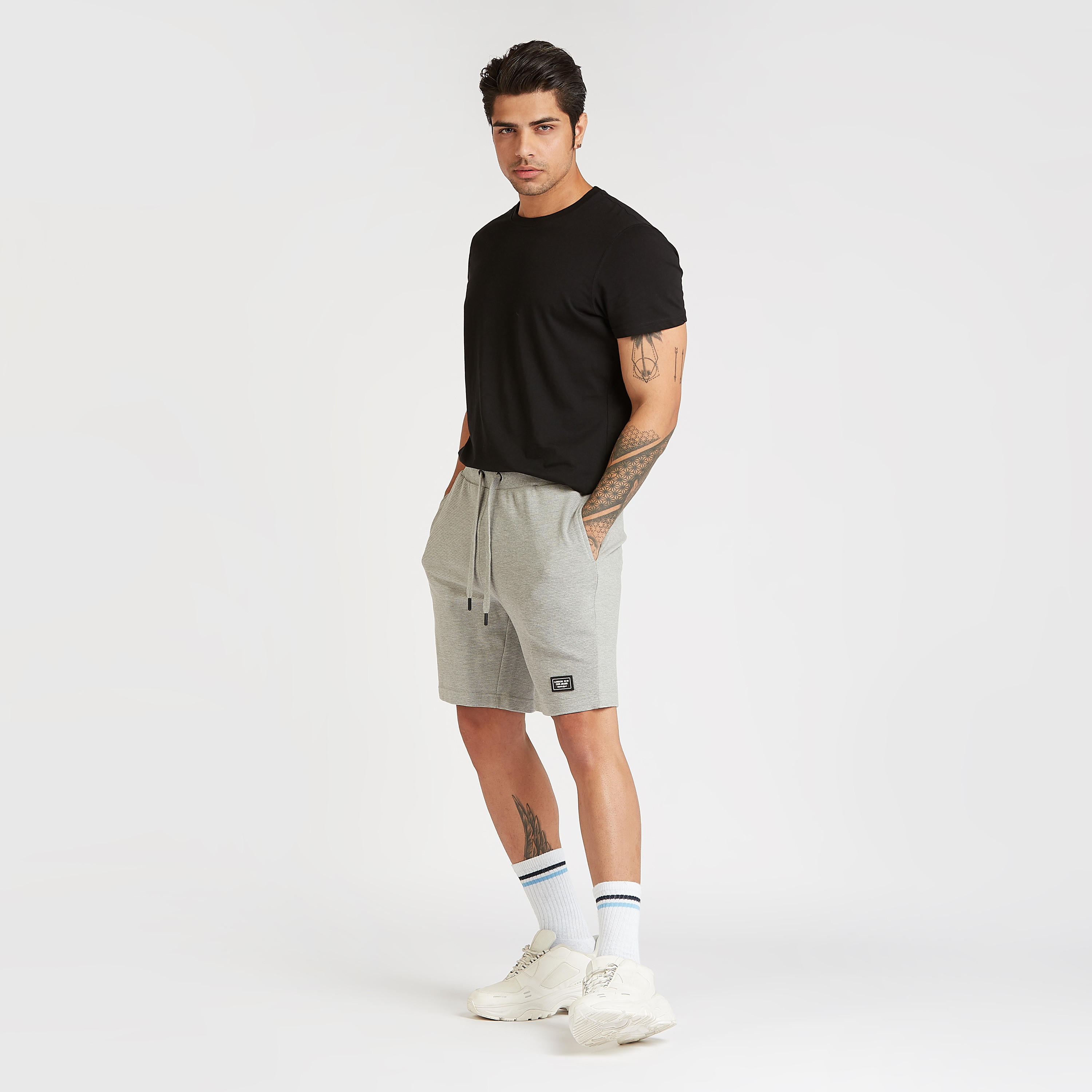 شورت سليم فيت بارز الملمس برباط وجيوب من لي كوبر-men-clothing-bottoms-shorts-image-2