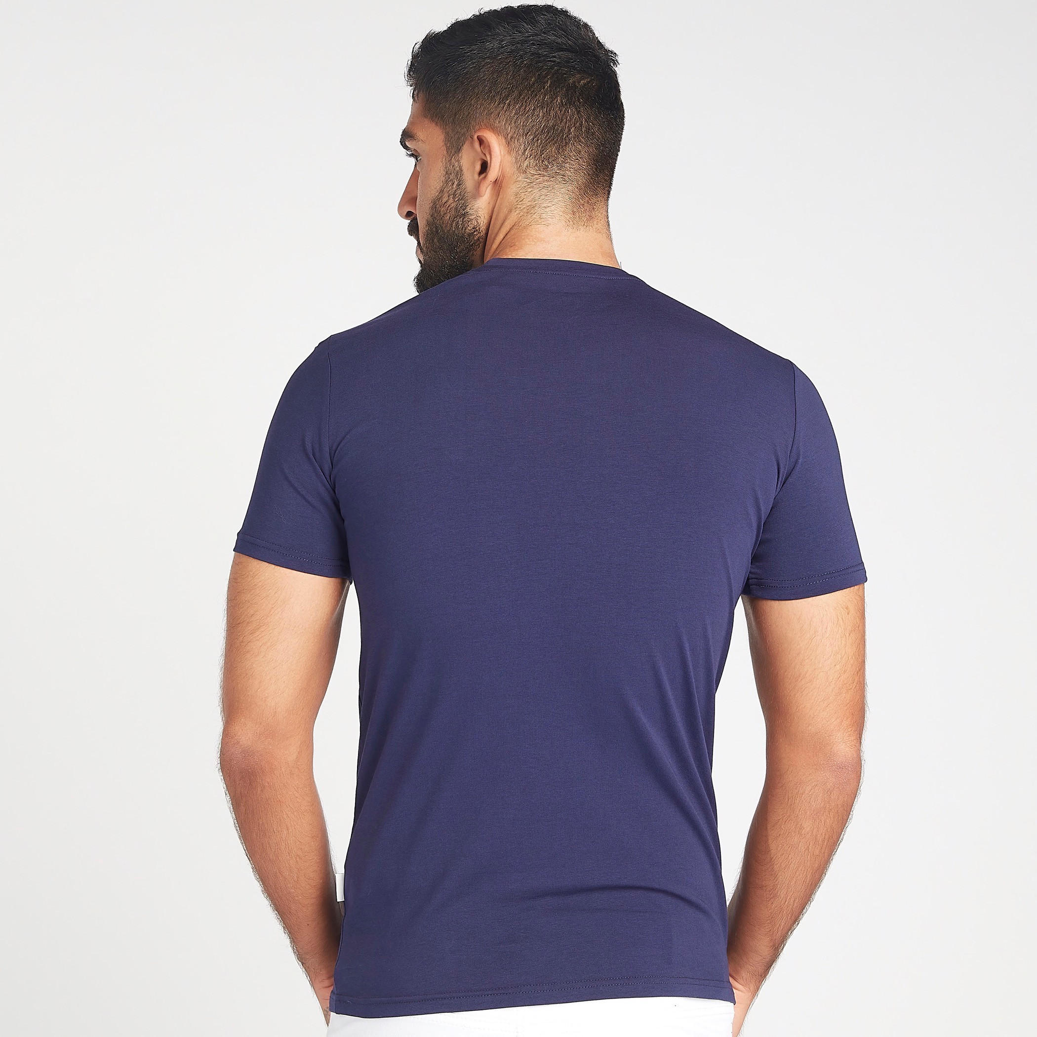 تيشيرت بطبعات تايبوجرافيك وياقة مستديرة وأكمام طويلة من لي كوبر-men-clothing-tshirtsandpolos-tshirts-image-4