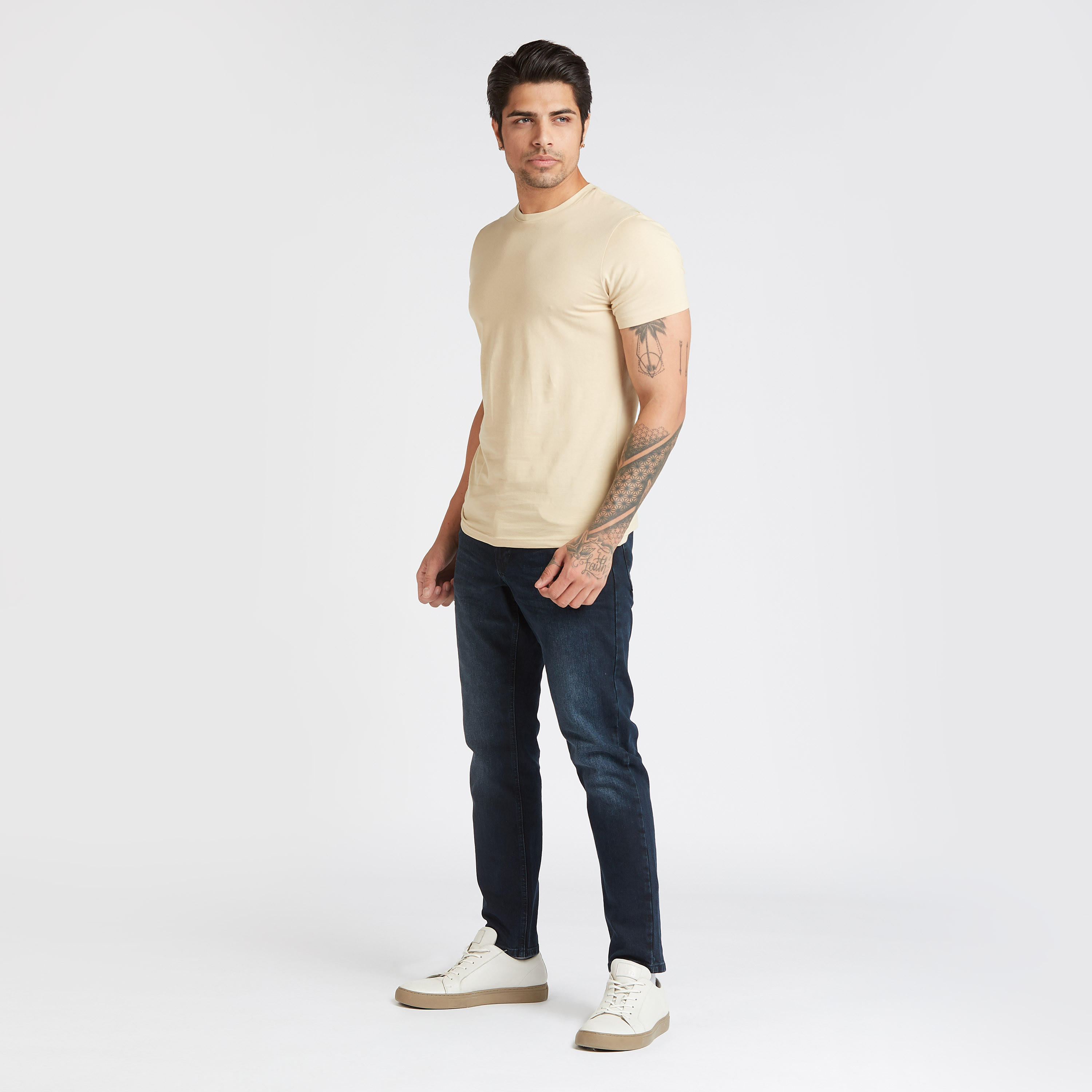 تيشيرت سادة بياقة ضيّقة وأكمام قصيرة من لي كوبر-men-clothing-tshirtsandpolos-tshirts-image-4