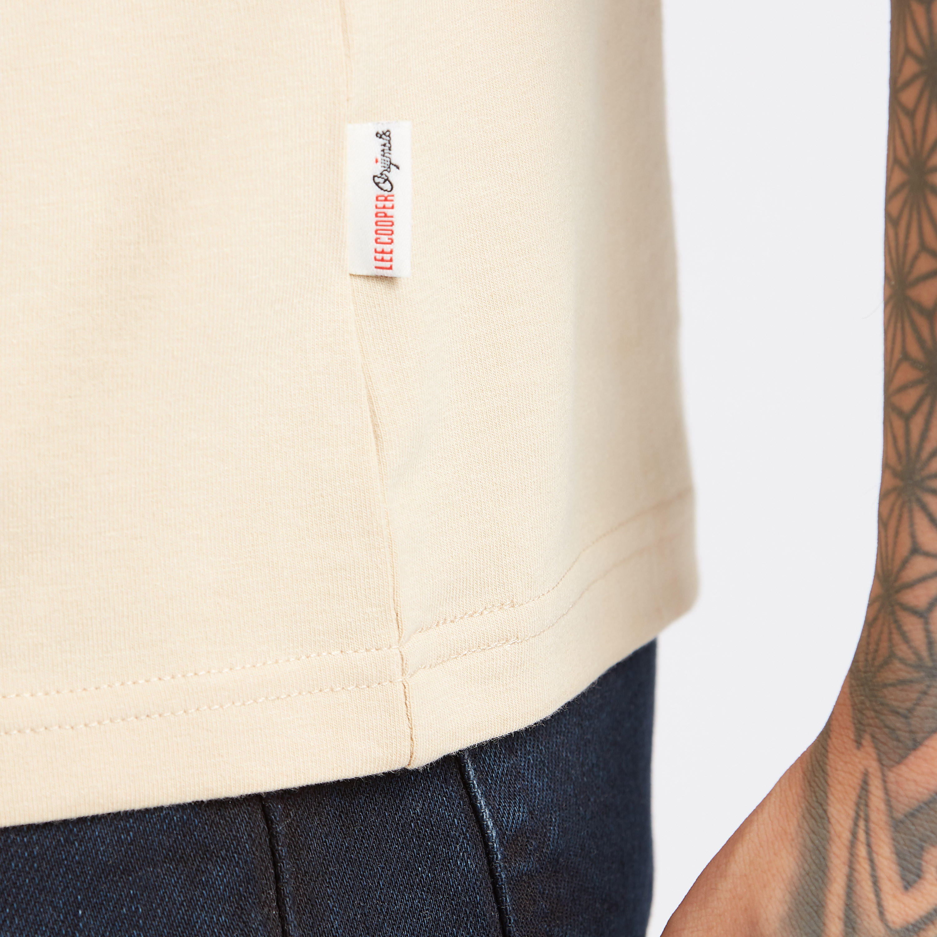 تيشيرت سادة بياقة ضيّقة وأكمام قصيرة من لي كوبر-men-clothing-tshirtsandpolos-tshirts-image-3