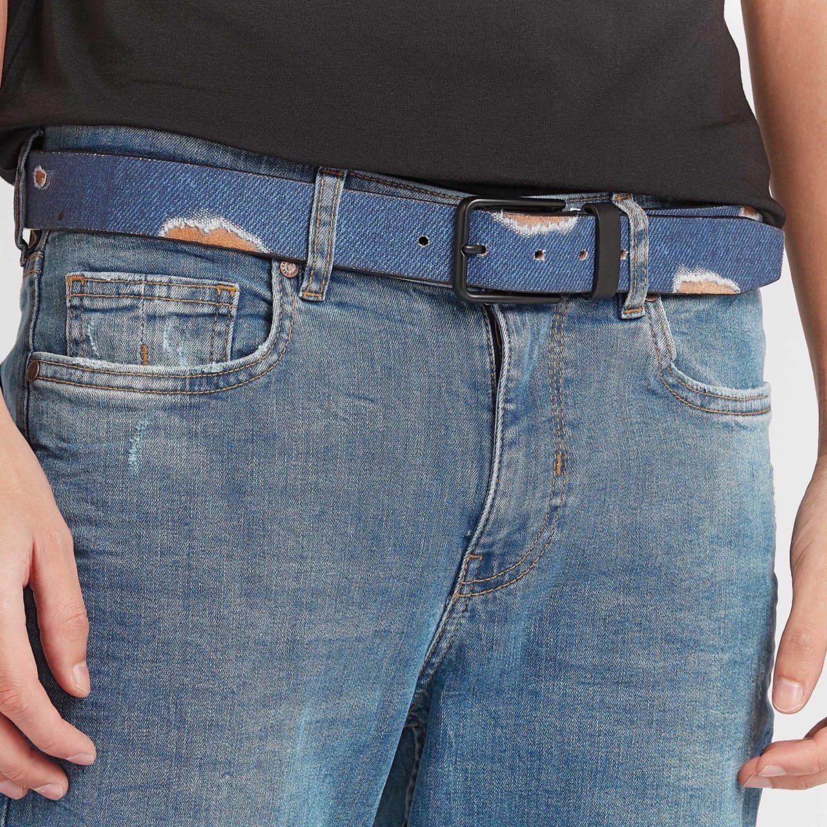 حزام بارز الملمس بإبزيم إغلاق بتفاصيل مزخرفةمن لي كوبر-men-beltsandwallets-belts-image-2
