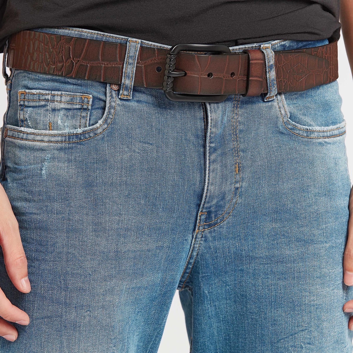 حزام بارز الملمس بإبزيم دبوس للإغلاق من لي كوبر-men-beltsandwallets-belts-image-2