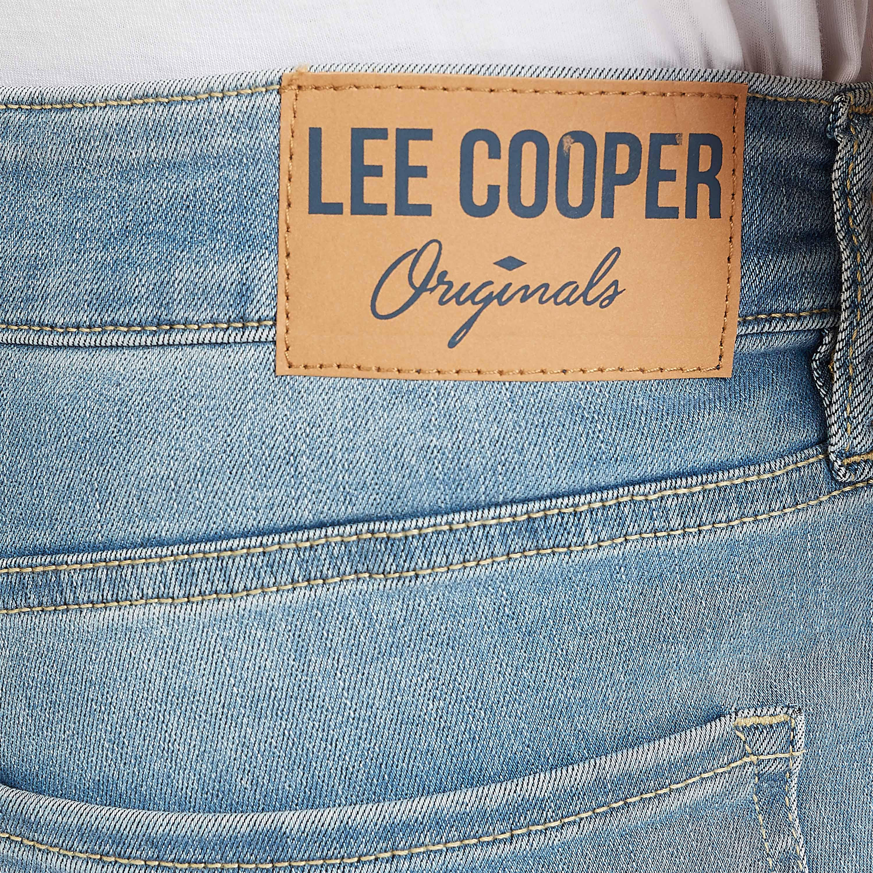 بنطلون جينز سادة بتفاصيل جيوب وحلقات للحزام من لي كوبر-men-clothing-bottoms-jeans-image-1