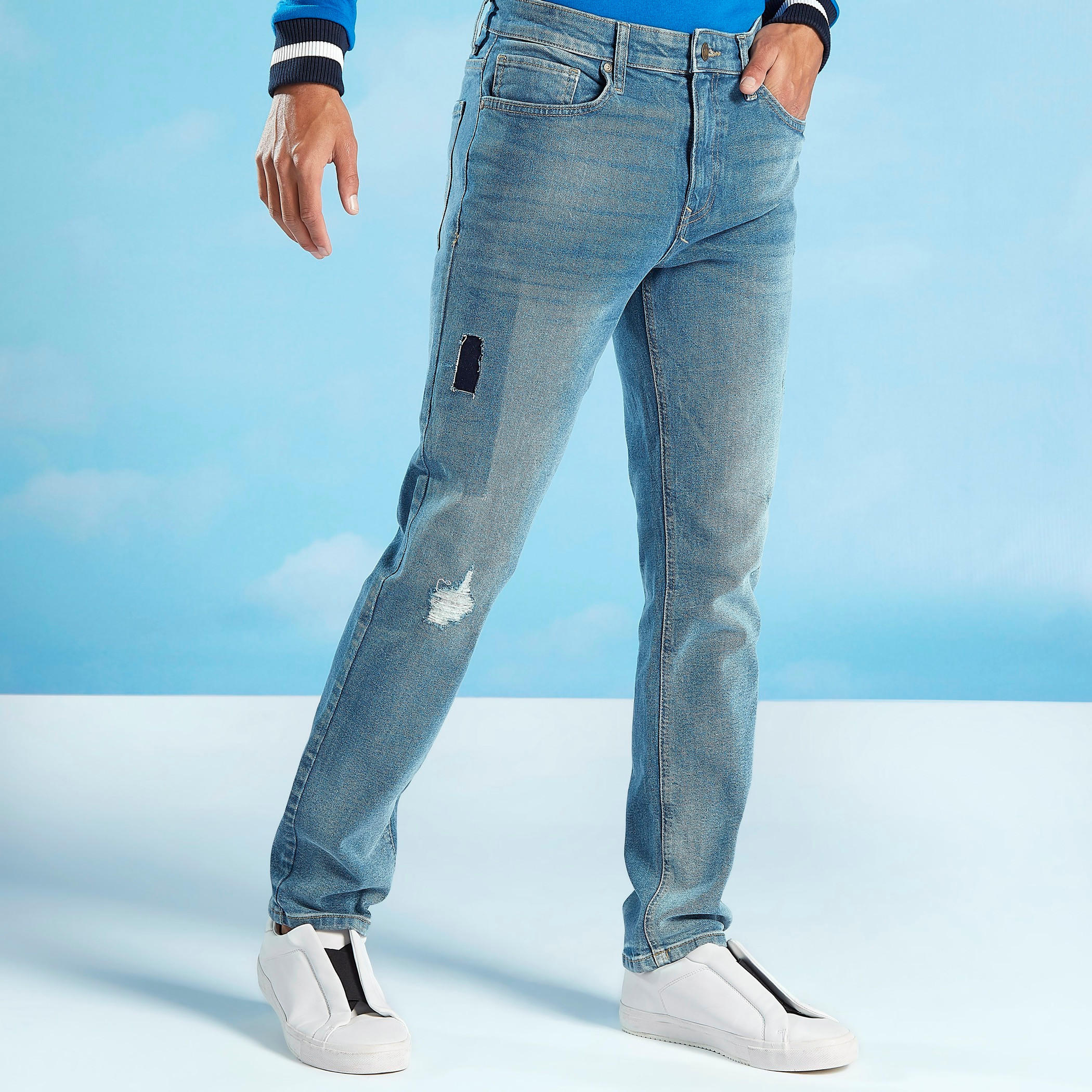 بنطلون جينز سليم فيت ممزق بخصر متوسط الإرتفاع وتفاصيل جيوب من لي كوبر-men-clothing-bottoms-jeans-image-1