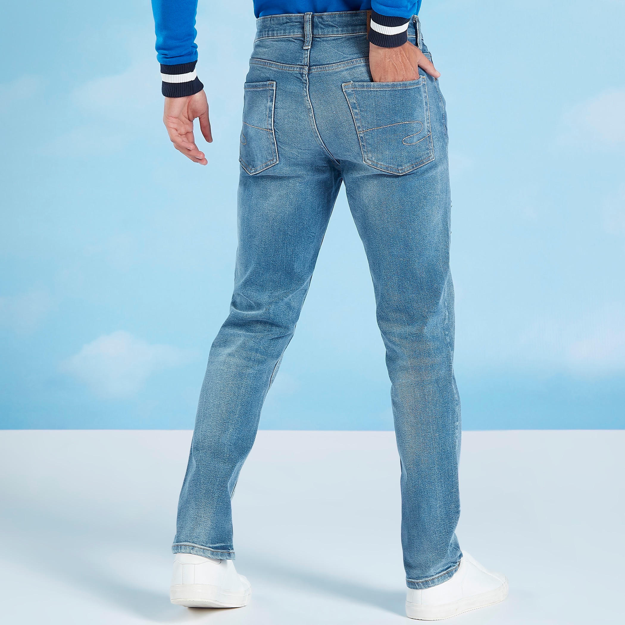 بنطلون جينز سليم فيت ممزق بخصر متوسط الإرتفاع وتفاصيل جيوب من لي كوبر-men-clothing-bottoms-jeans-image-4