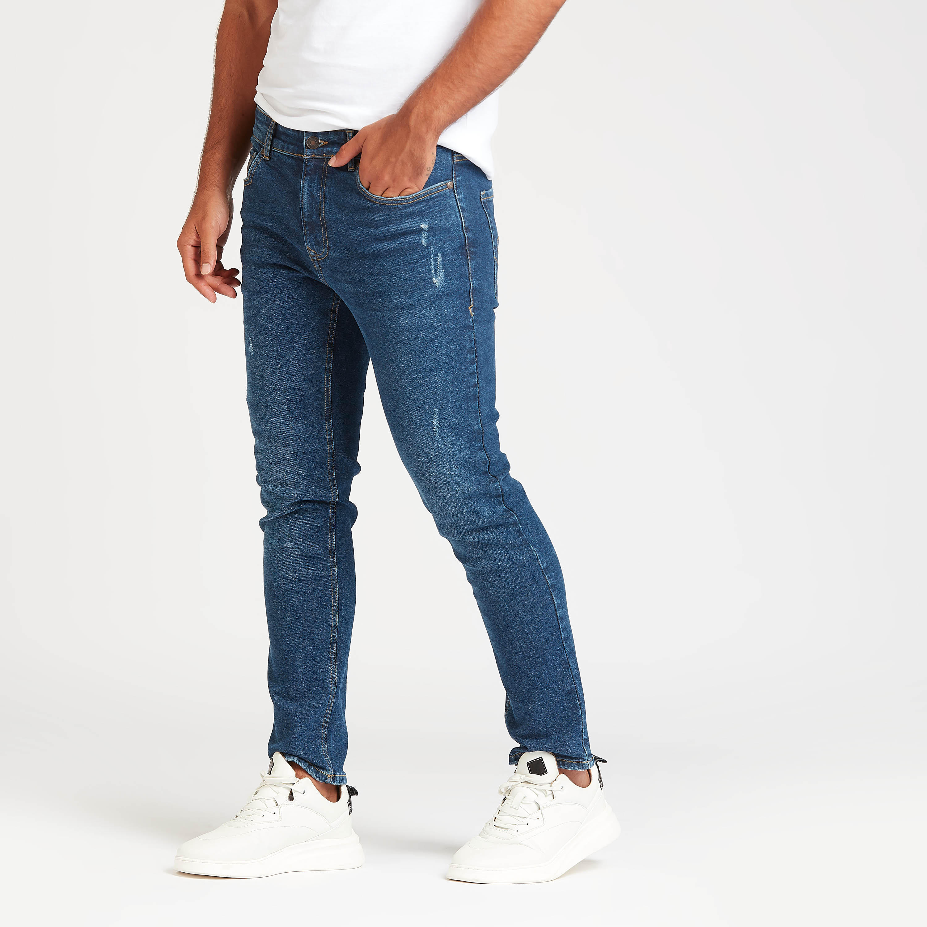 بنطلون جينز سليم فيت ممزق بخصر متوسط الإرتفاع وتفاصيل جيوب من لي كوبر-men-clothing-bottoms-jeans-image-1
