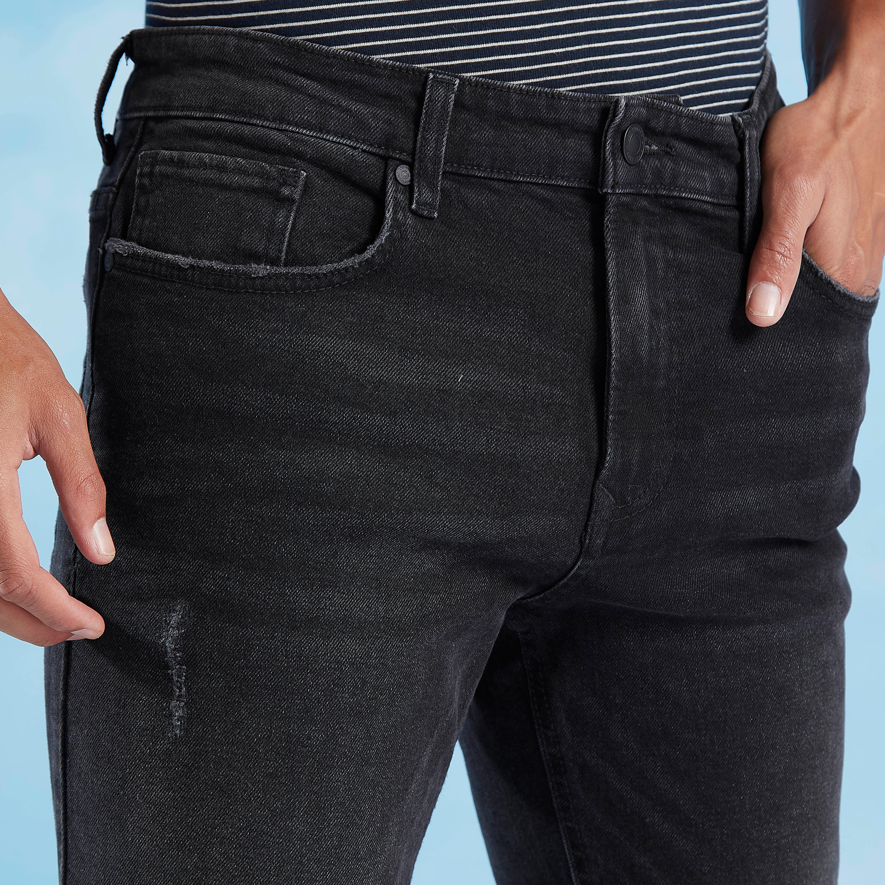 بنطلون جينز سليم فيت ممزق بخصر متوسط الإرتفاع وتفاصيل جيوب من لي كوبر-men-clothing-bottoms-jeans-image-3