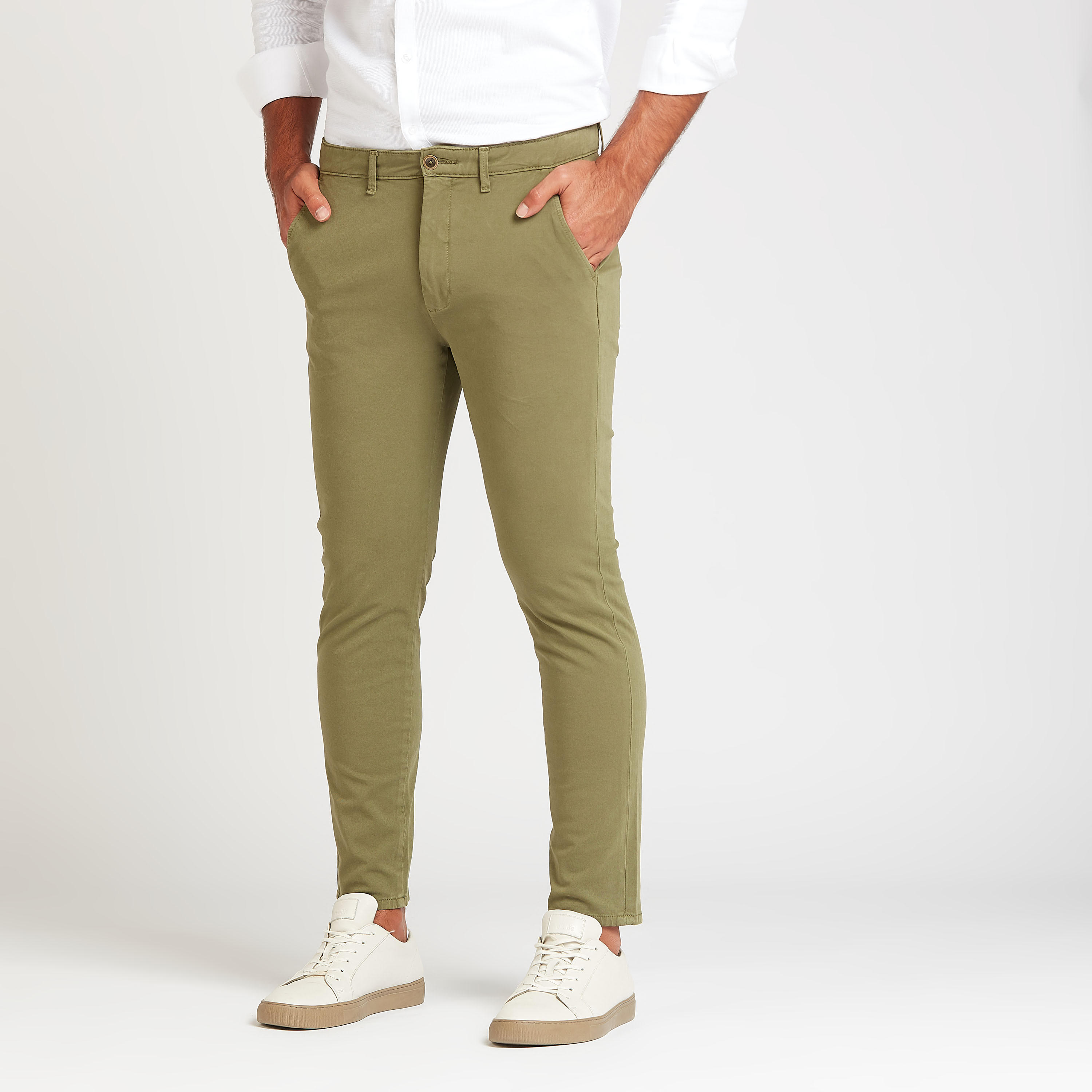 شينو سليم فيت سادة بخصر منخفض وتفاصيل جيوب من لي كوبر-men-clothing-bottoms-trousersandchinos-chinos-image-1