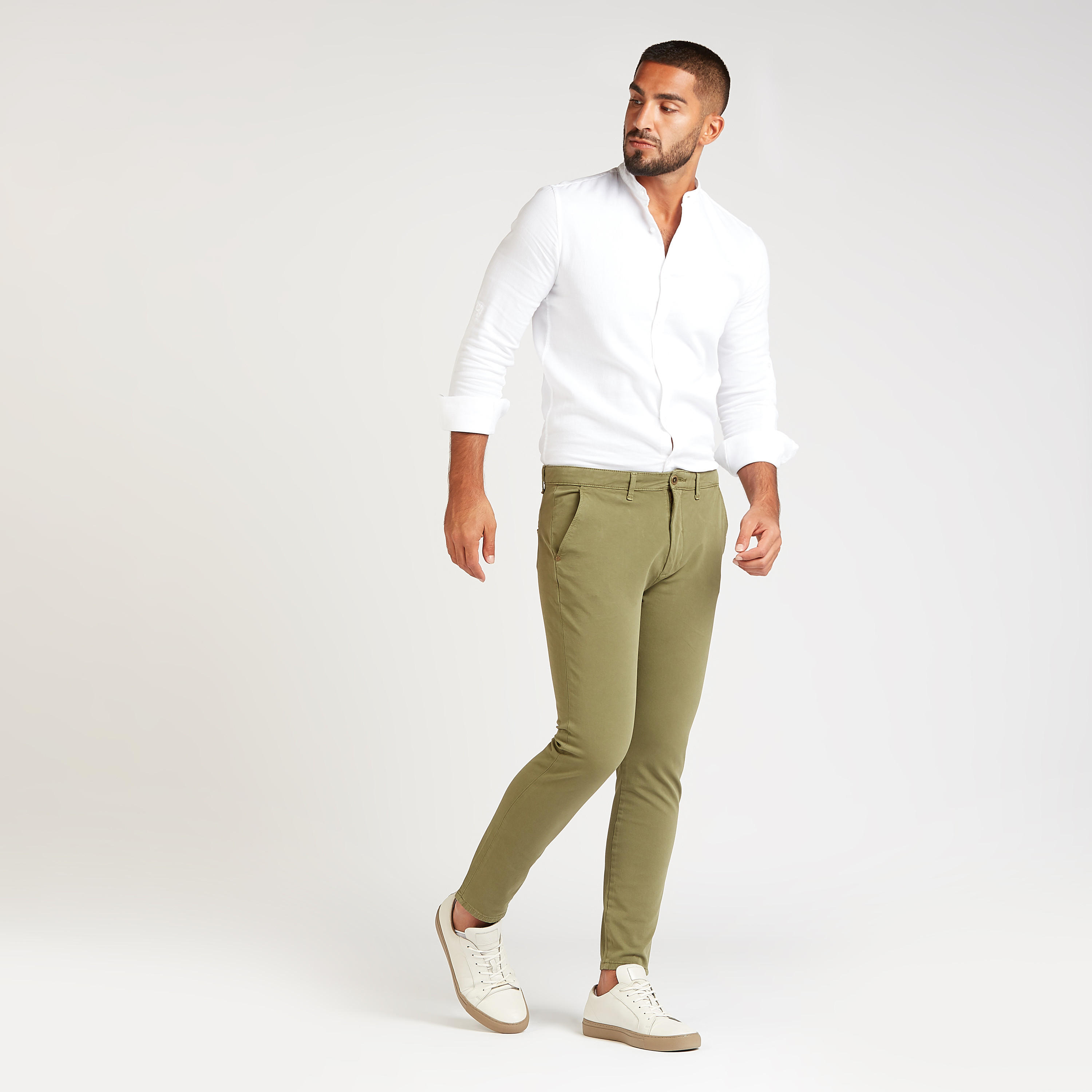 شينو سليم فيت سادة بخصر منخفض وتفاصيل جيوب من لي كوبر-men-clothing-bottoms-trousersandchinos-chinos-image-3