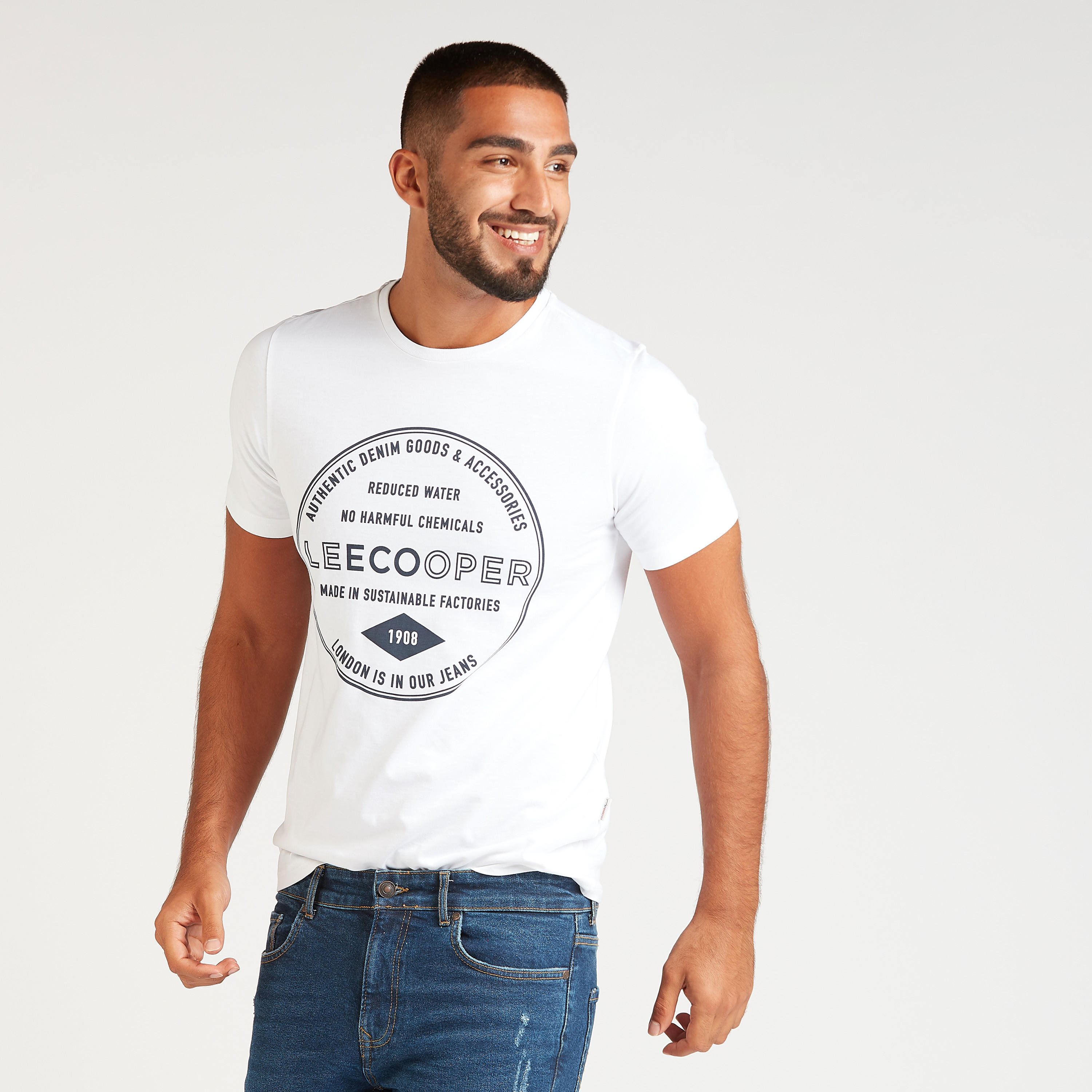 تيشيرت سليم بياقة ضيقة وأكمام قصيرة من لي كوبر-men-clothing-tshirtsandpolos-tshirts-image-1