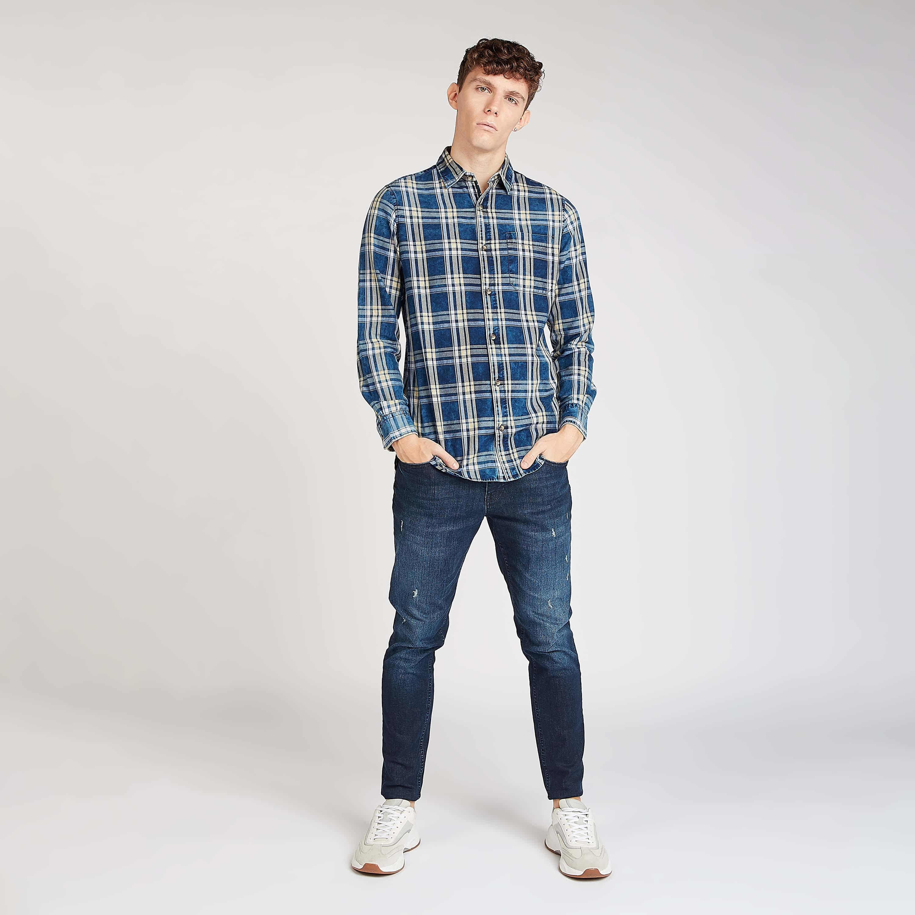 قميص كاروهات سليم وياقة عادية و جيب بصدر من لي كوبر-men-clothing-shirts-image-2