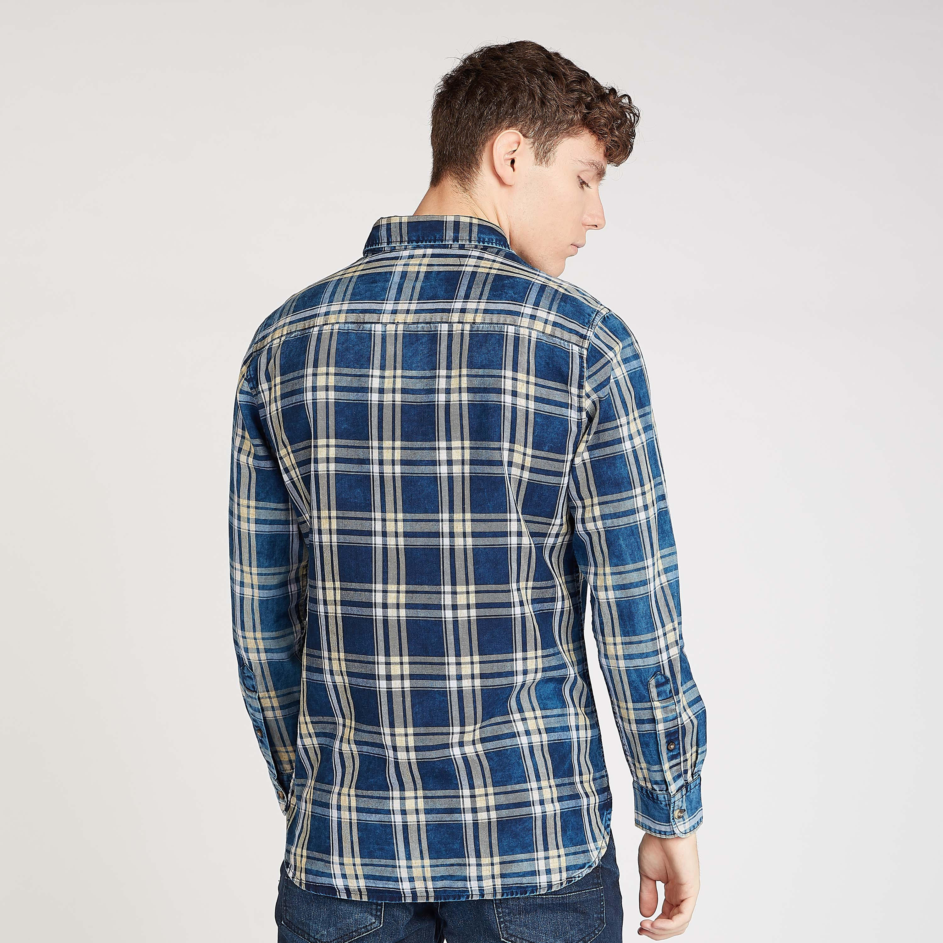 قميص كاروهات سليم وياقة عادية و جيب بصدر من لي كوبر-men-clothing-shirts-image-4