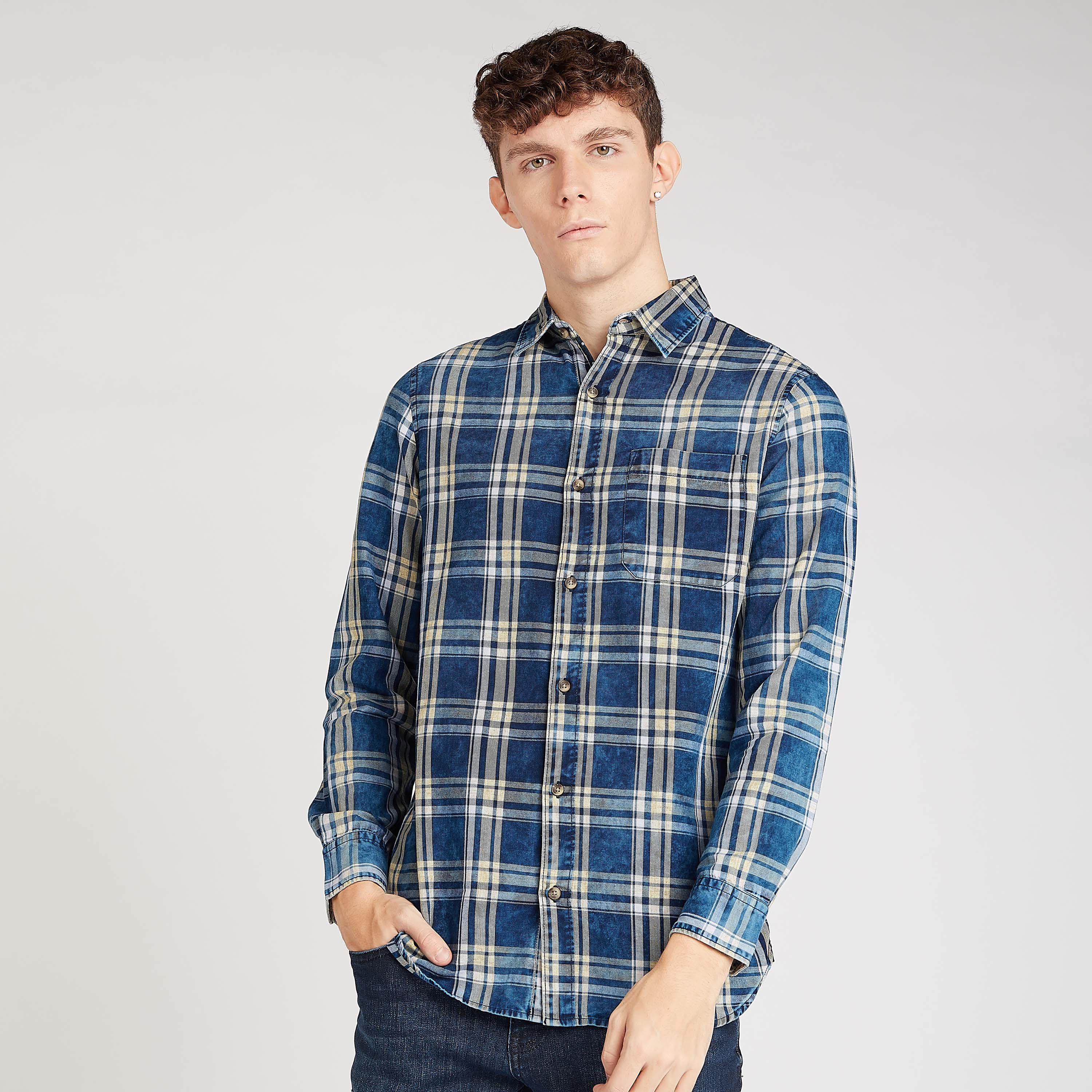 قميص كاروهات سليم وياقة عادية و جيب بصدر من لي كوبر-men-clothing-shirts-image-5