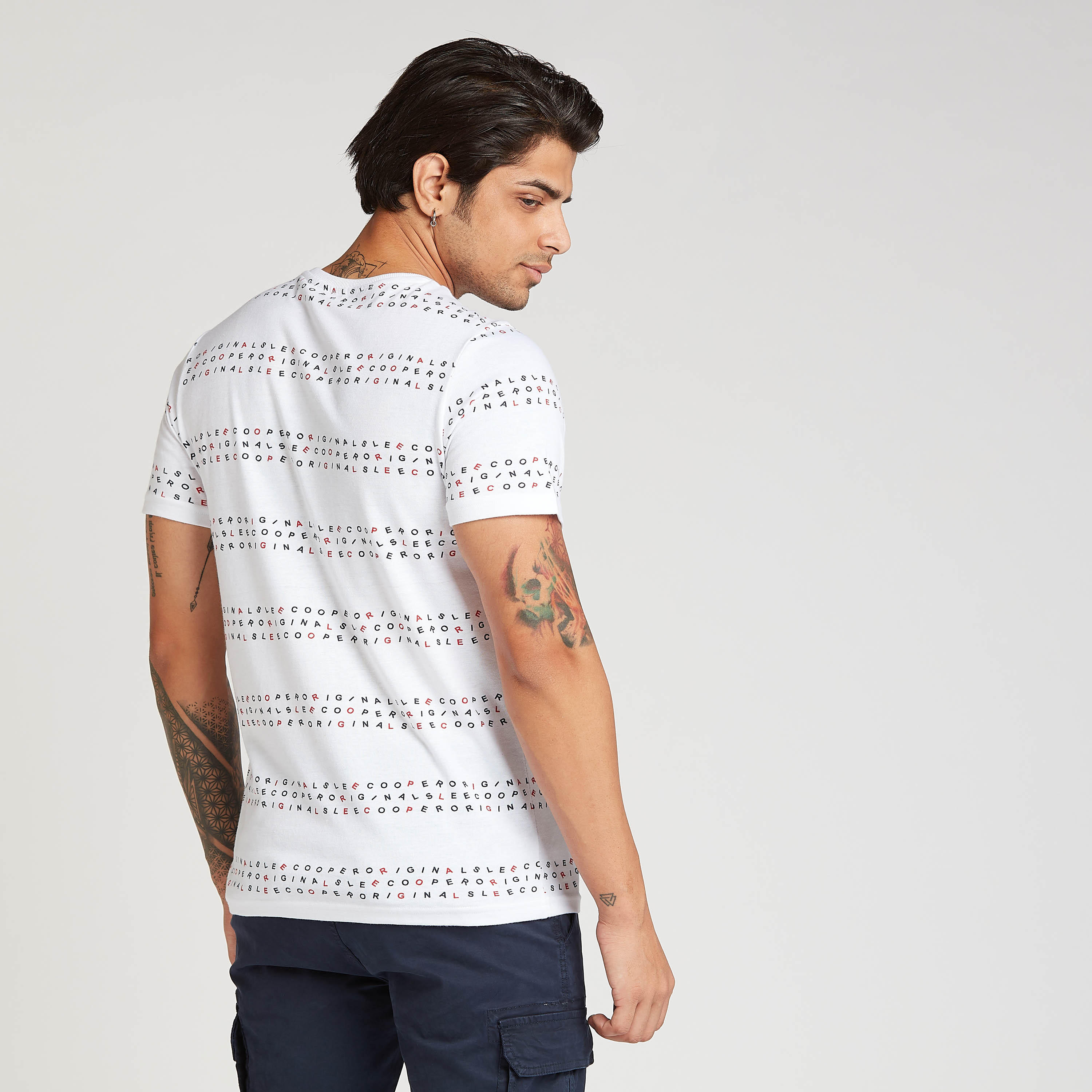 تيشيرت بقصة سليم بياقة ضيّقة وأكمام قصيرة وطبعات-men-clothing-tshirtsandpolos-tshirts-image-4