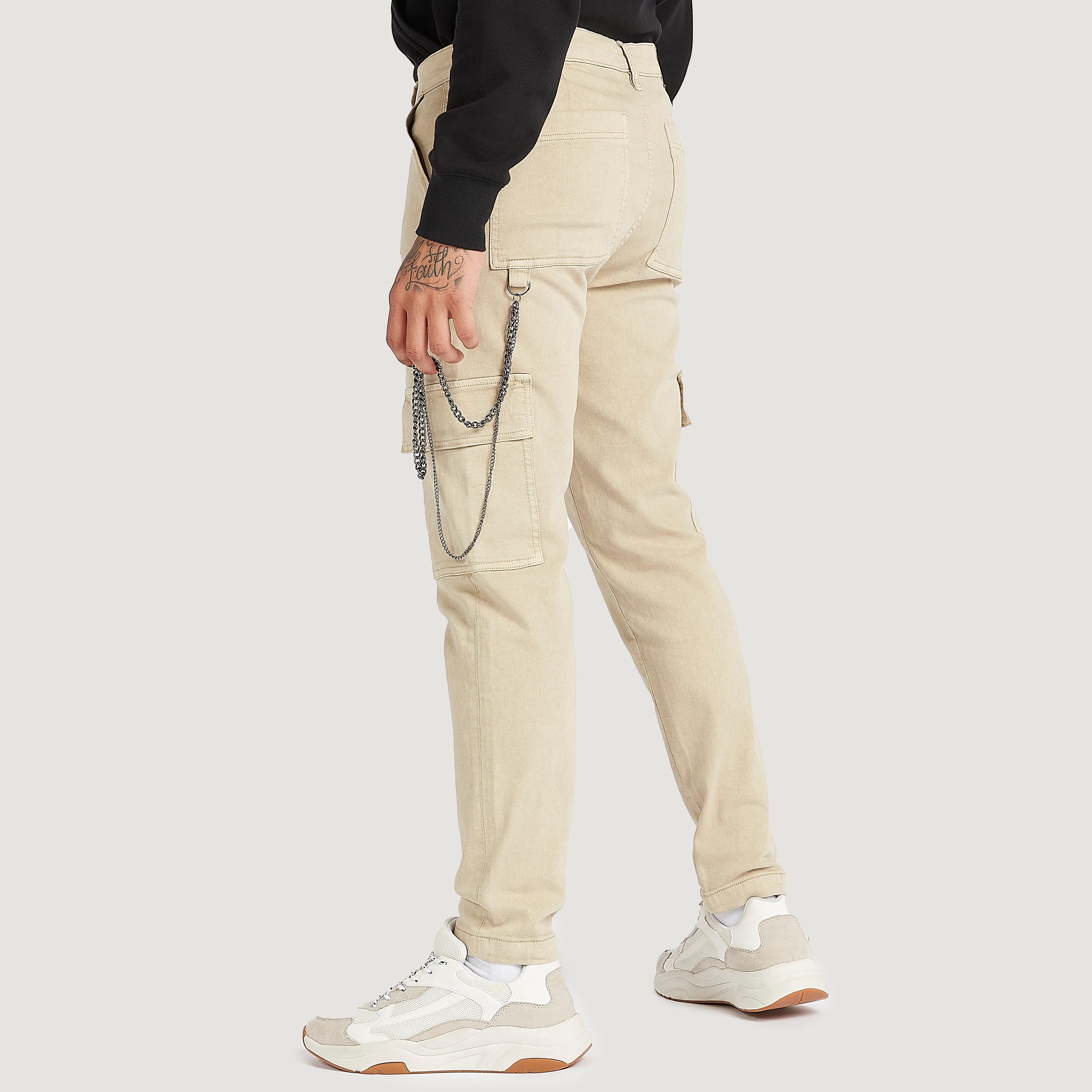 بنطلون كارجو سادة بجيوب وزر إغلاق من لي كوبر-men-clothing-bottoms-trousersandchinos-trousers-image-2