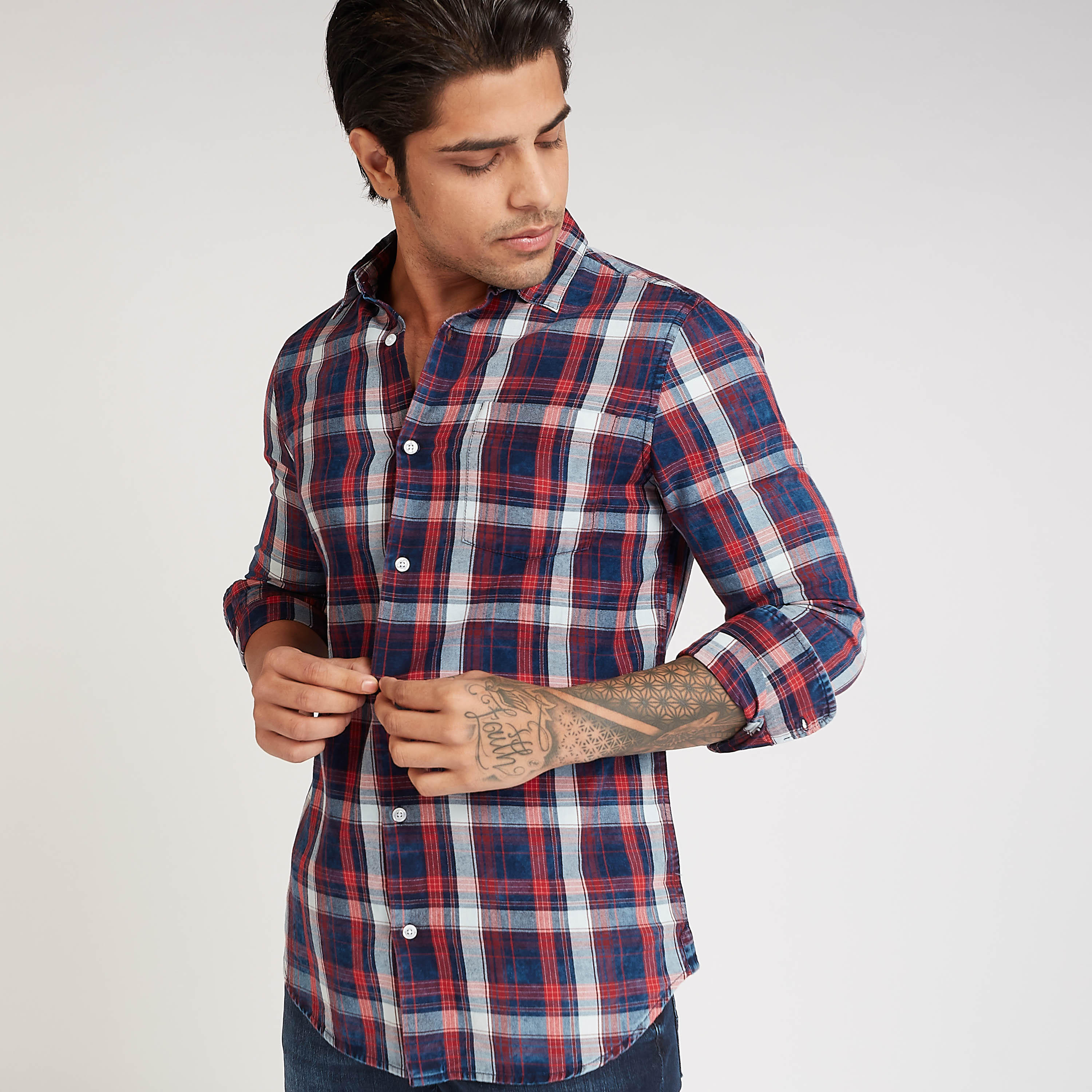 قميص كاروهات سليم بياقة عادية وأكمام طويلة من لي كوبر-men-clothing-shirts-image-1