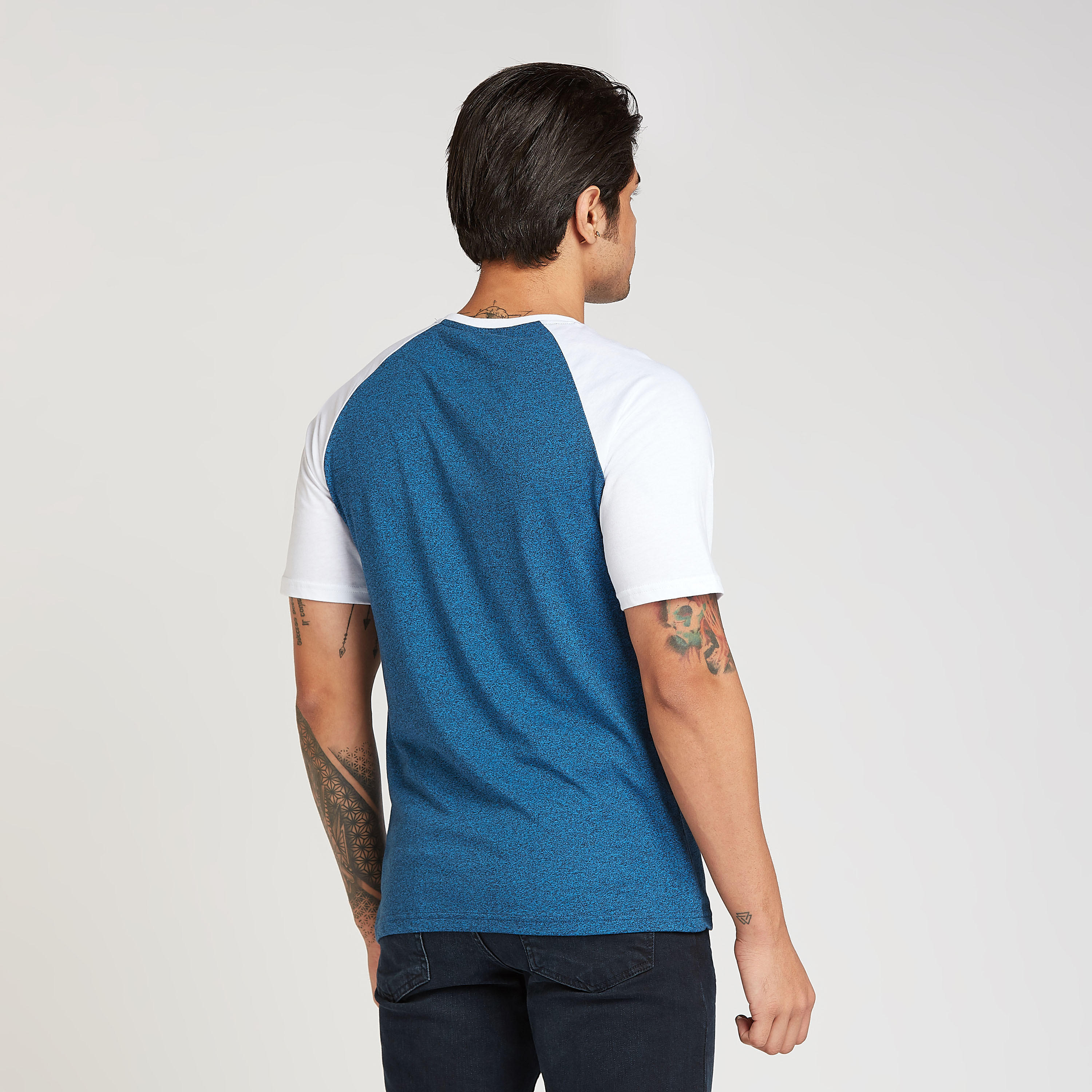 تيشيرت بياقة ضيقة وأكمام مغايرة وطبعات من لي كوبر-men-clothing-tshirtsandpolos-tshirts-image-4