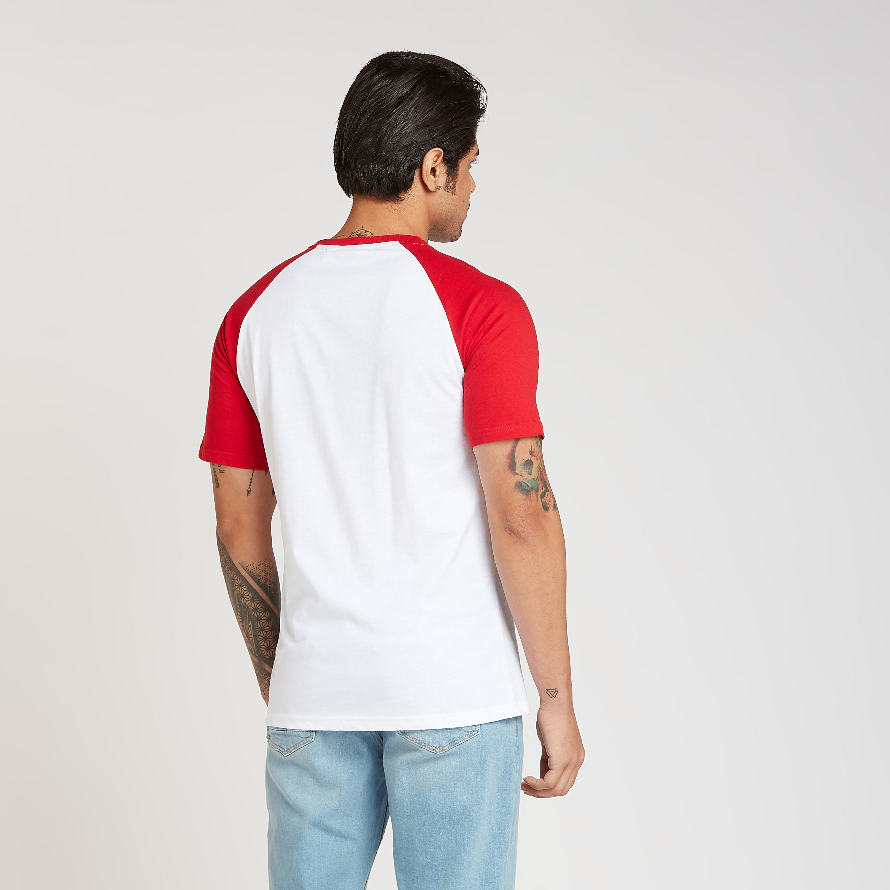 تيشيرت بياقة ضيقة وأكمام مغايرة وطبعات من لي كوبر-men-clothing-tshirtsandpolos-tshirts-image-4