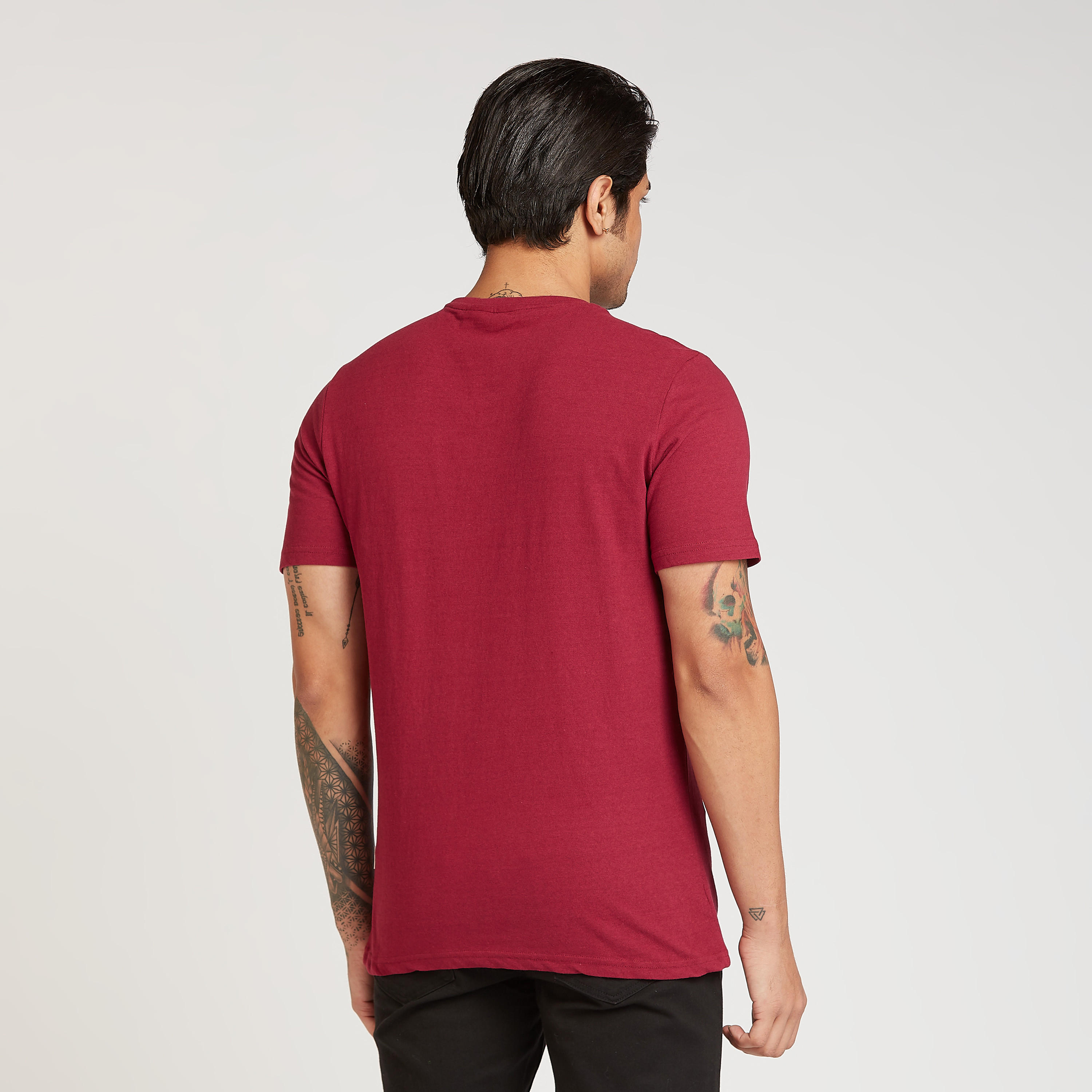 تيشيرت بياقة ضيّقة وأكمام قصيرة وطبعات من لي كوبر-men-clothing-tshirtsandpolos-tshirts-image-4