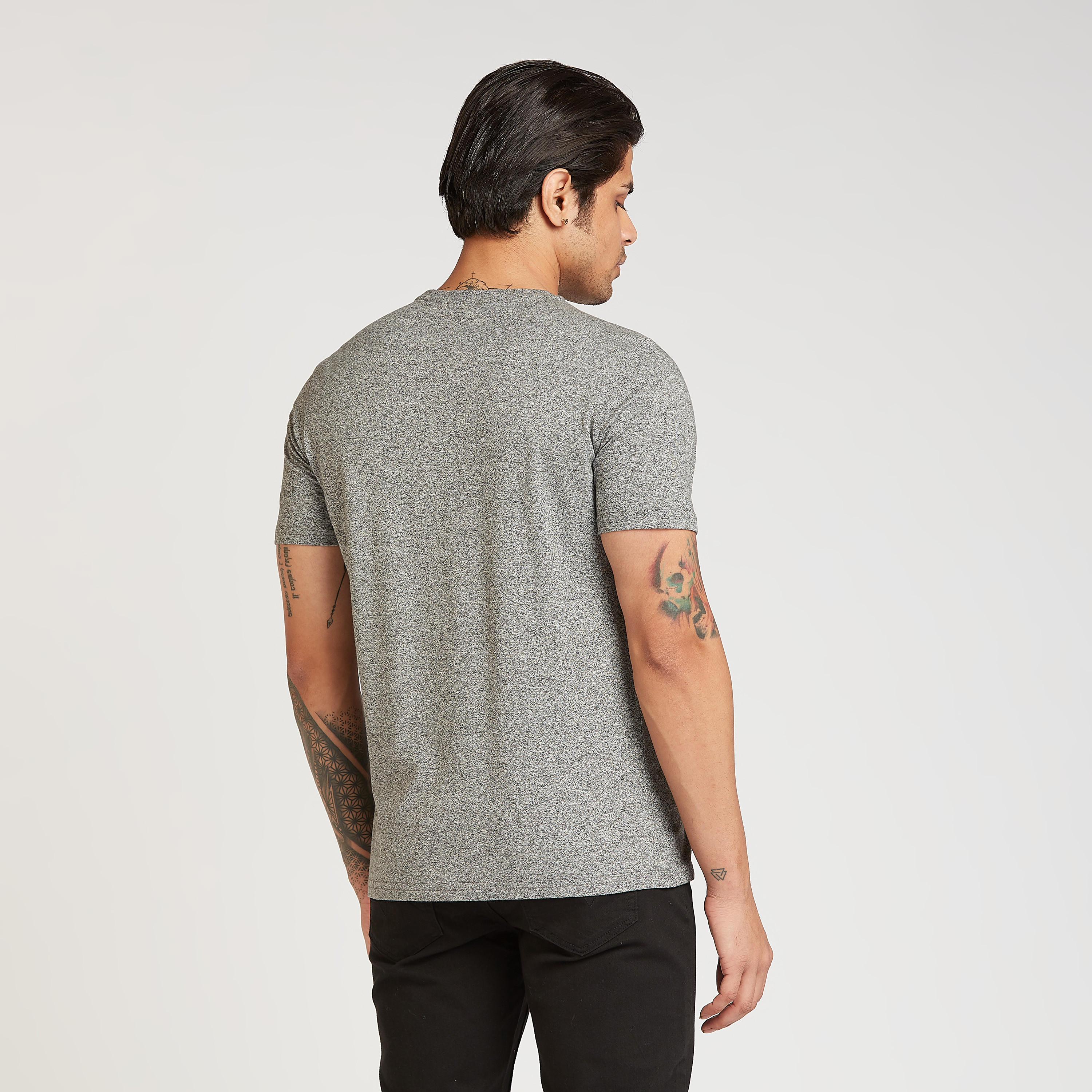 تيشيرت بياقة ضيّقة وأكمام قصيرة وطبعات من لي كوبر-men-clothing-tshirtsandpolos-tshirts-image-4