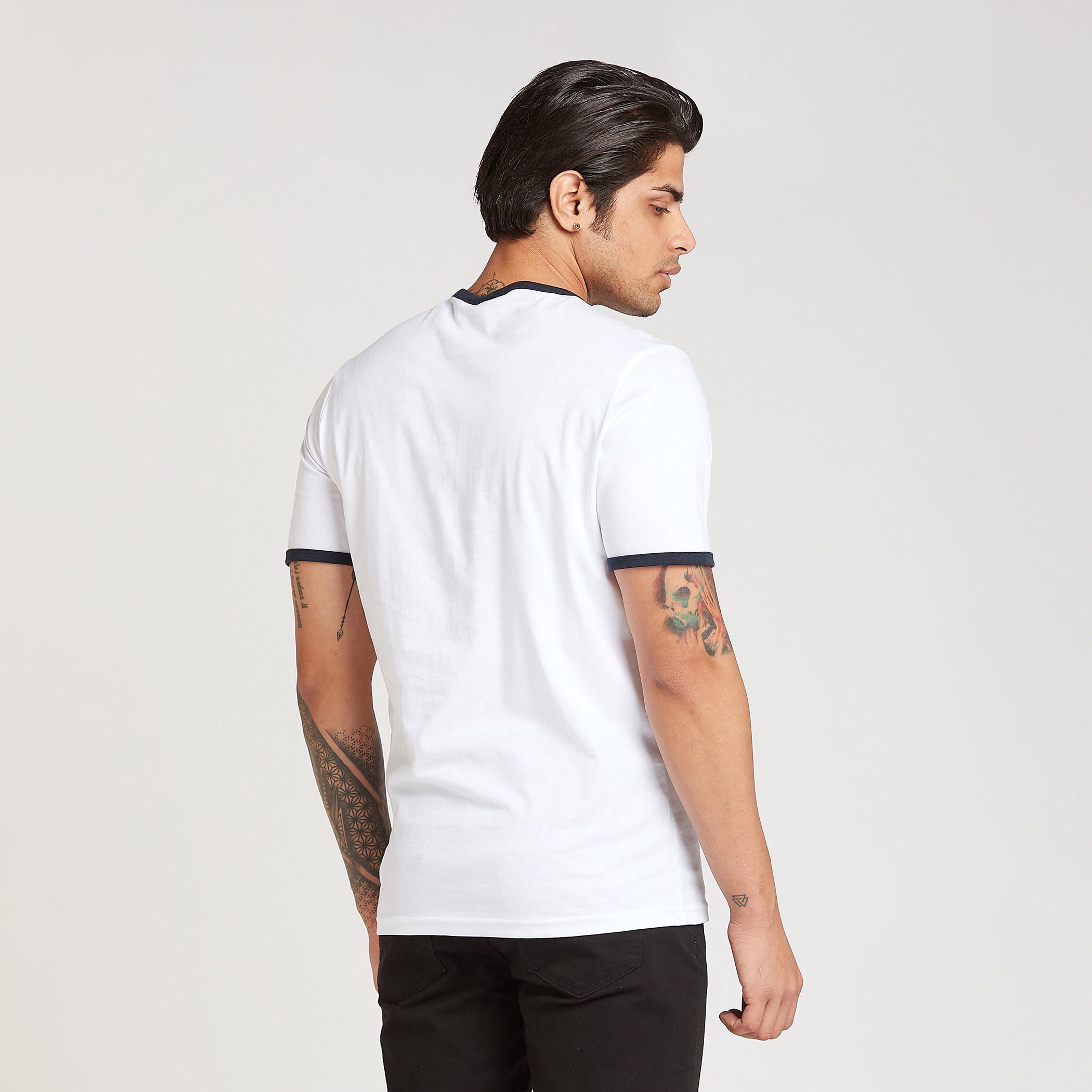 تيشيرت بياقة ضيّقة وأكمام قصيرة وطبعات من لي كوبر-men-clothing-tshirtsandpolos-tshirts-image-5