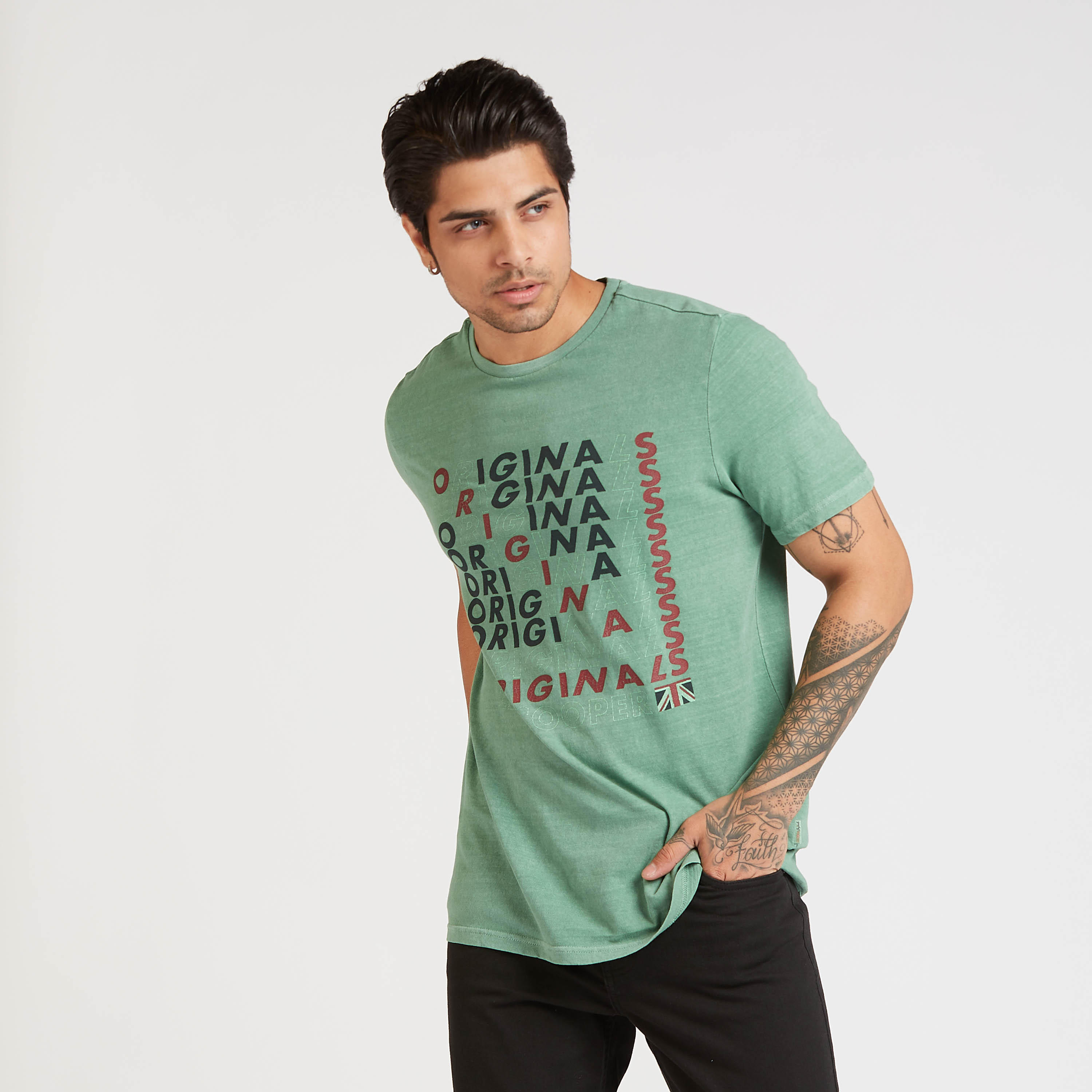 تيشيرت بياقة ضيّقة وأكمام قصيرة وطبعات من لي كوبر-men-clothing-tshirtsandpolos-tshirts-image-1