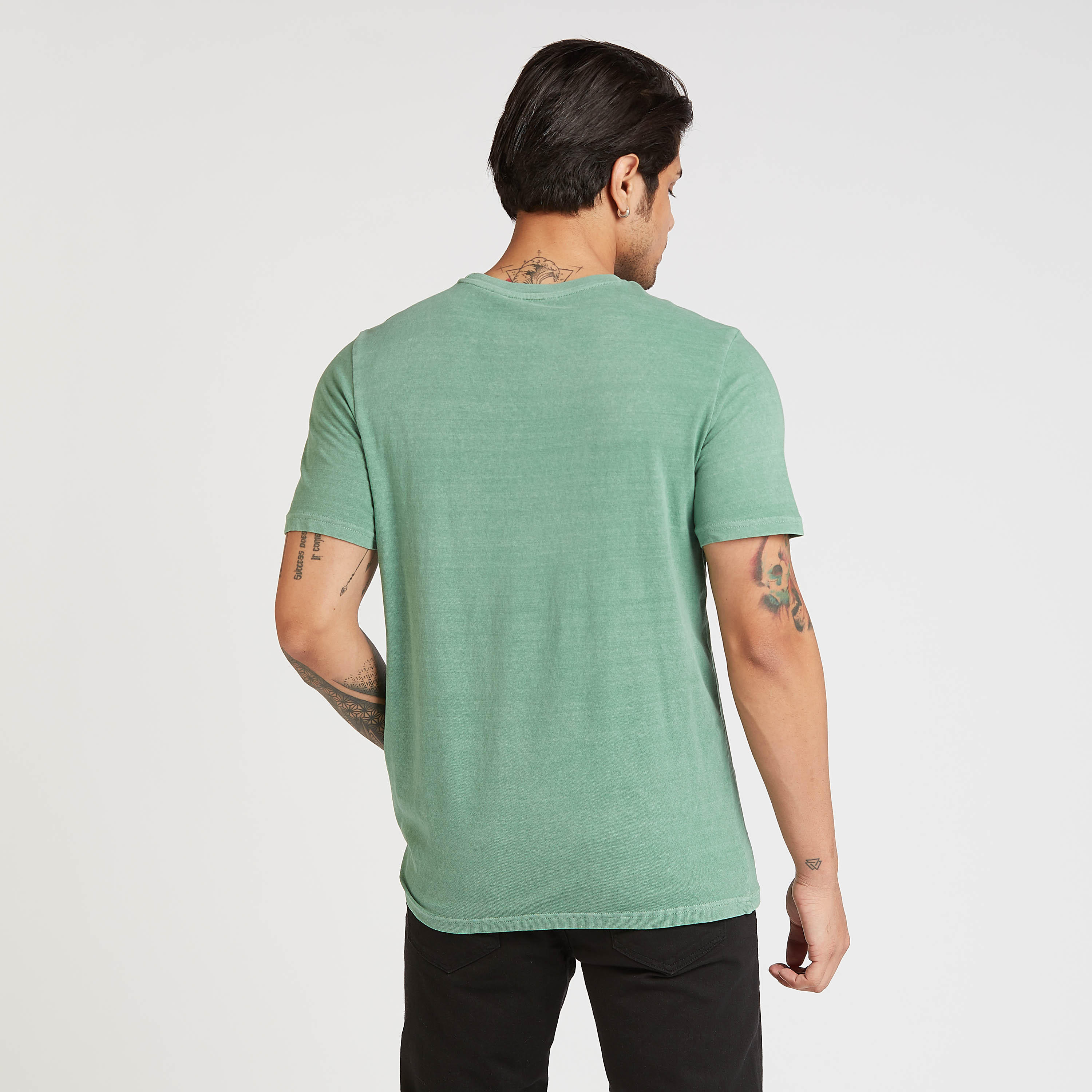 تيشيرت بياقة ضيّقة وأكمام قصيرة وطبعات من لي كوبر-men-clothing-tshirtsandpolos-tshirts-image-4