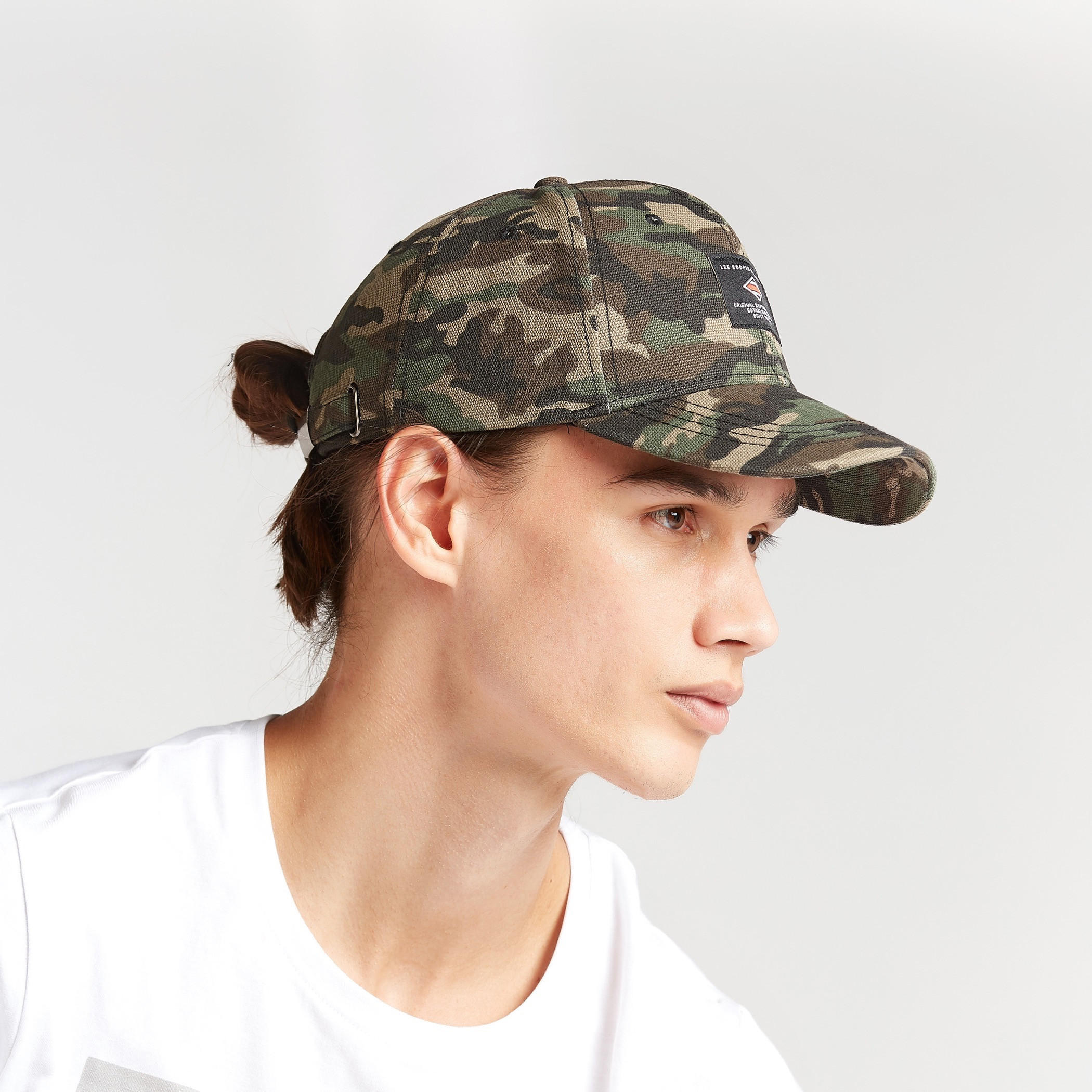 قبعة كاب بطبعات مموهة وإبزيم إغلاق من لي كوبر-men-caps-image-2