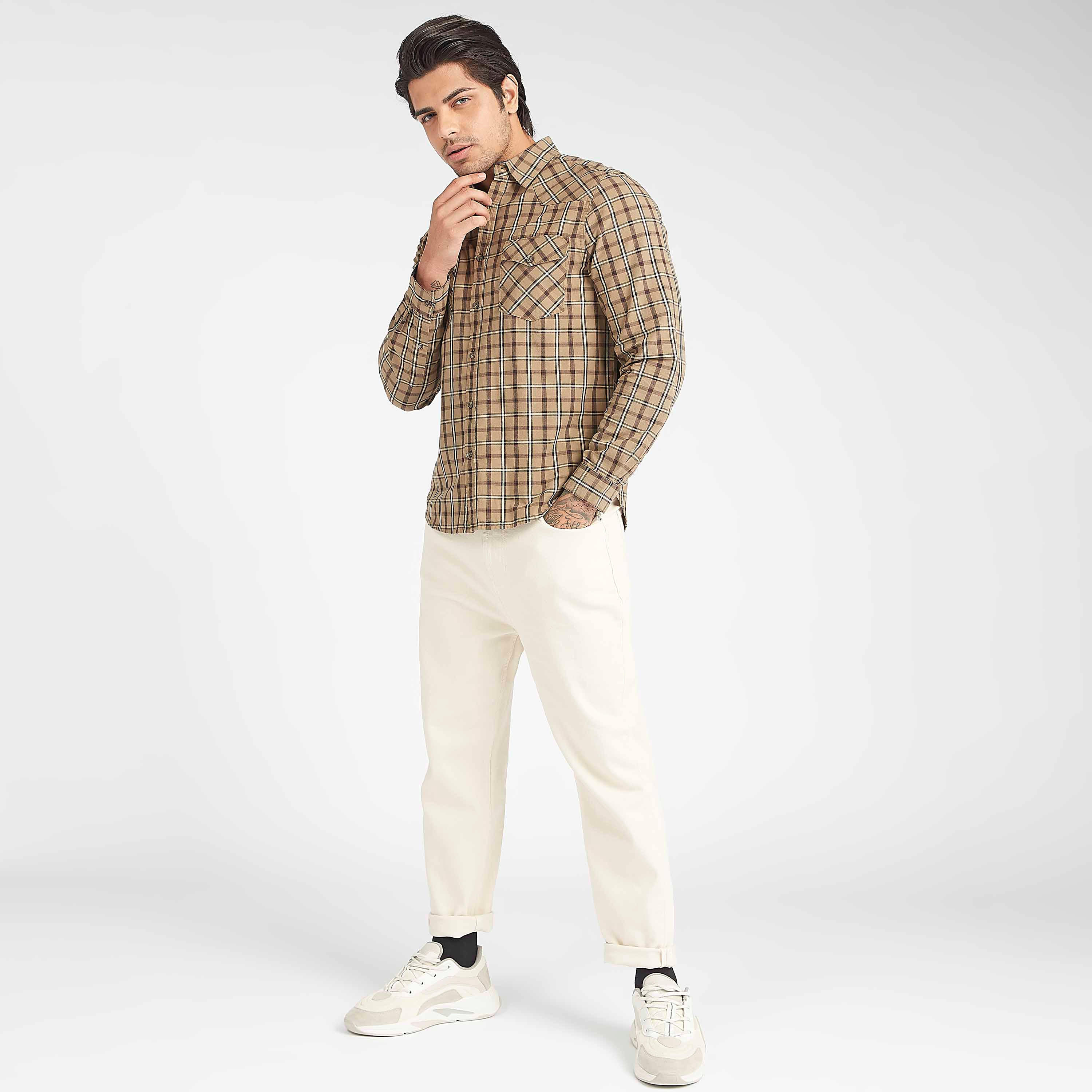 قميص كاروهات بياقة عادية وأكمام طويلة و جيوب-men-clothing-shirts-image-1