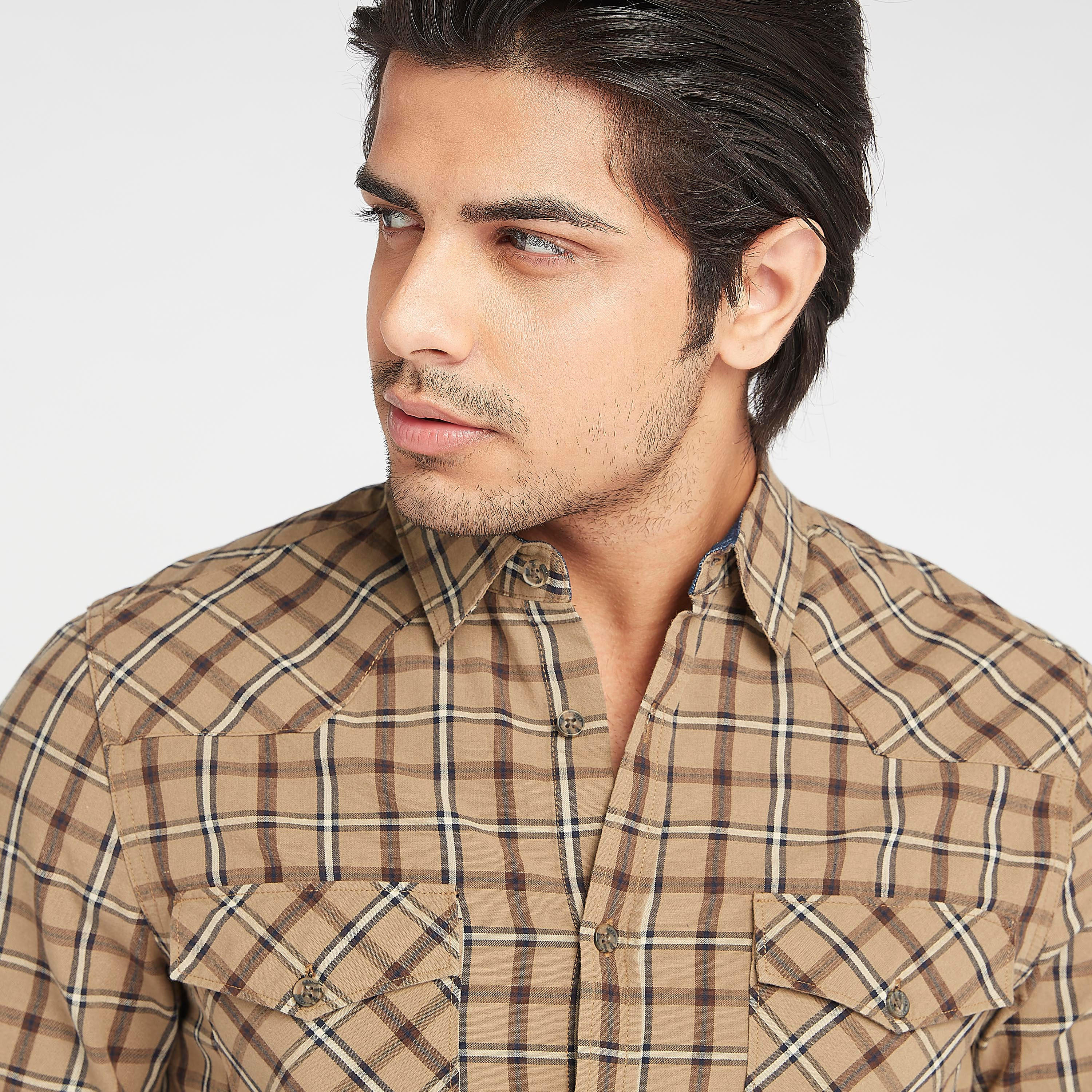 قميص كاروهات بياقة عادية وأكمام طويلة و جيوب-men-clothing-shirts-image-3