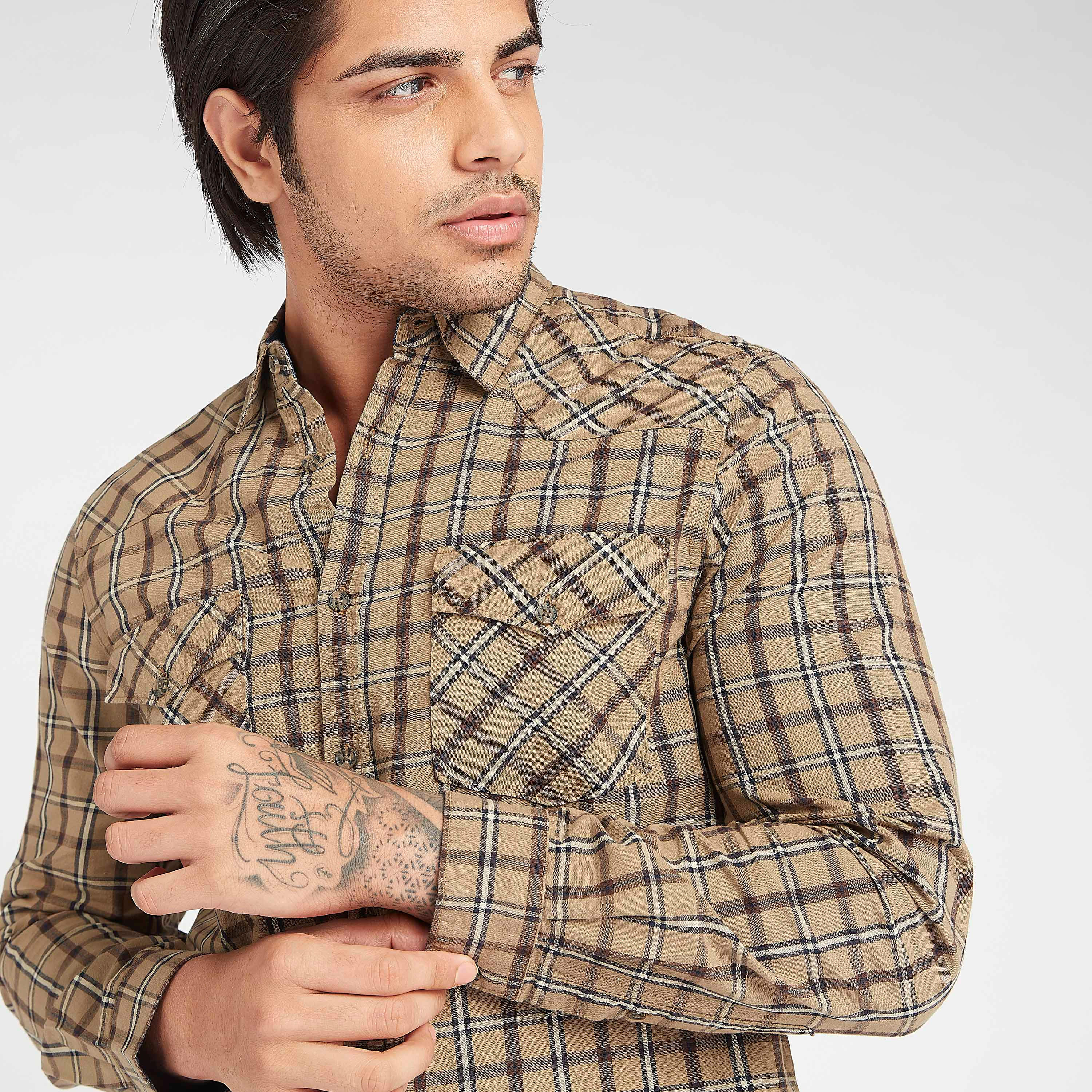 قميص كاروهات بياقة عادية وأكمام طويلة و جيوب-men-clothing-shirts-image-5