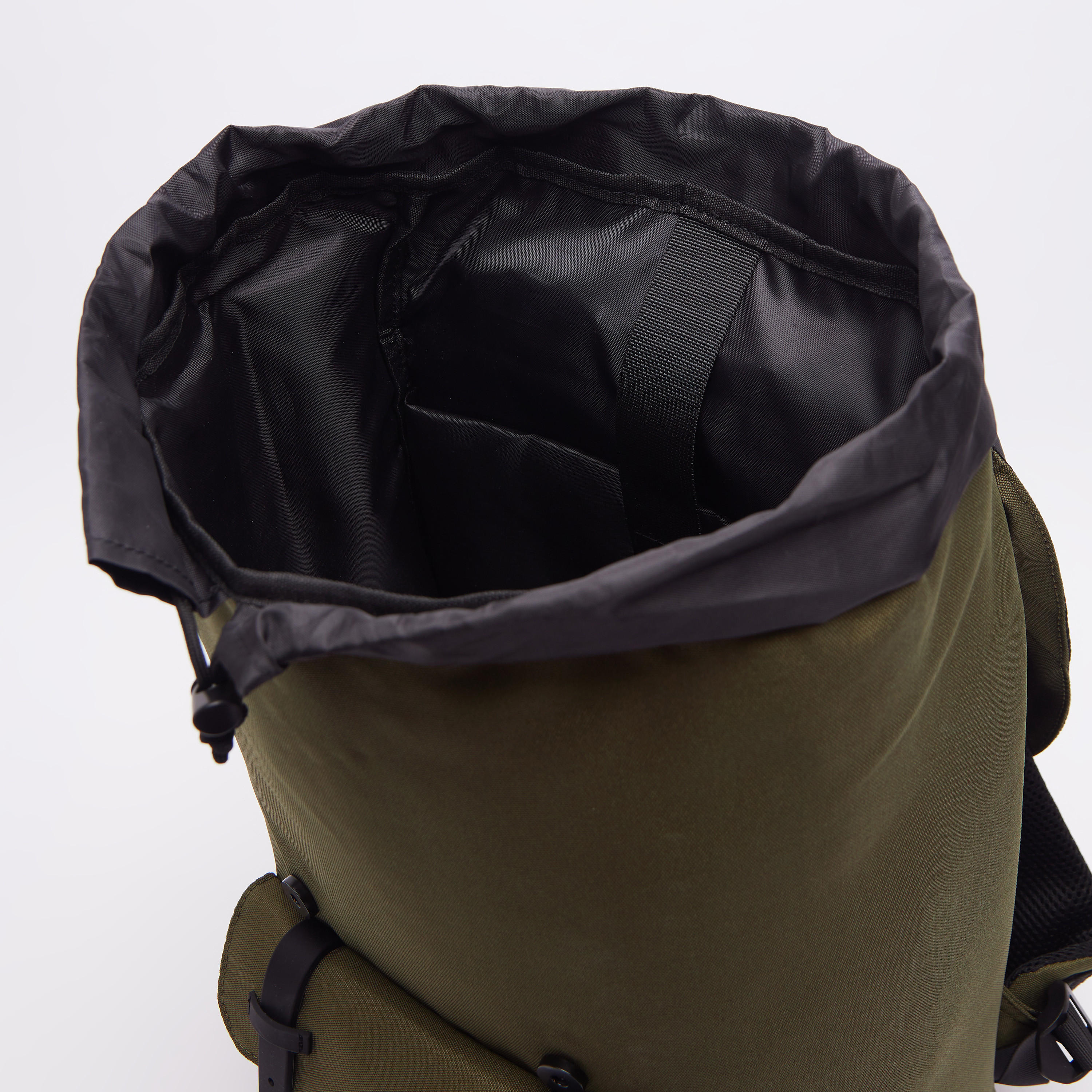 شنطة ظهر بارزة الملمس بطيّة إغلاق وحمّالات قابلة للتعديل من لي كوبر-men-bags-image-5