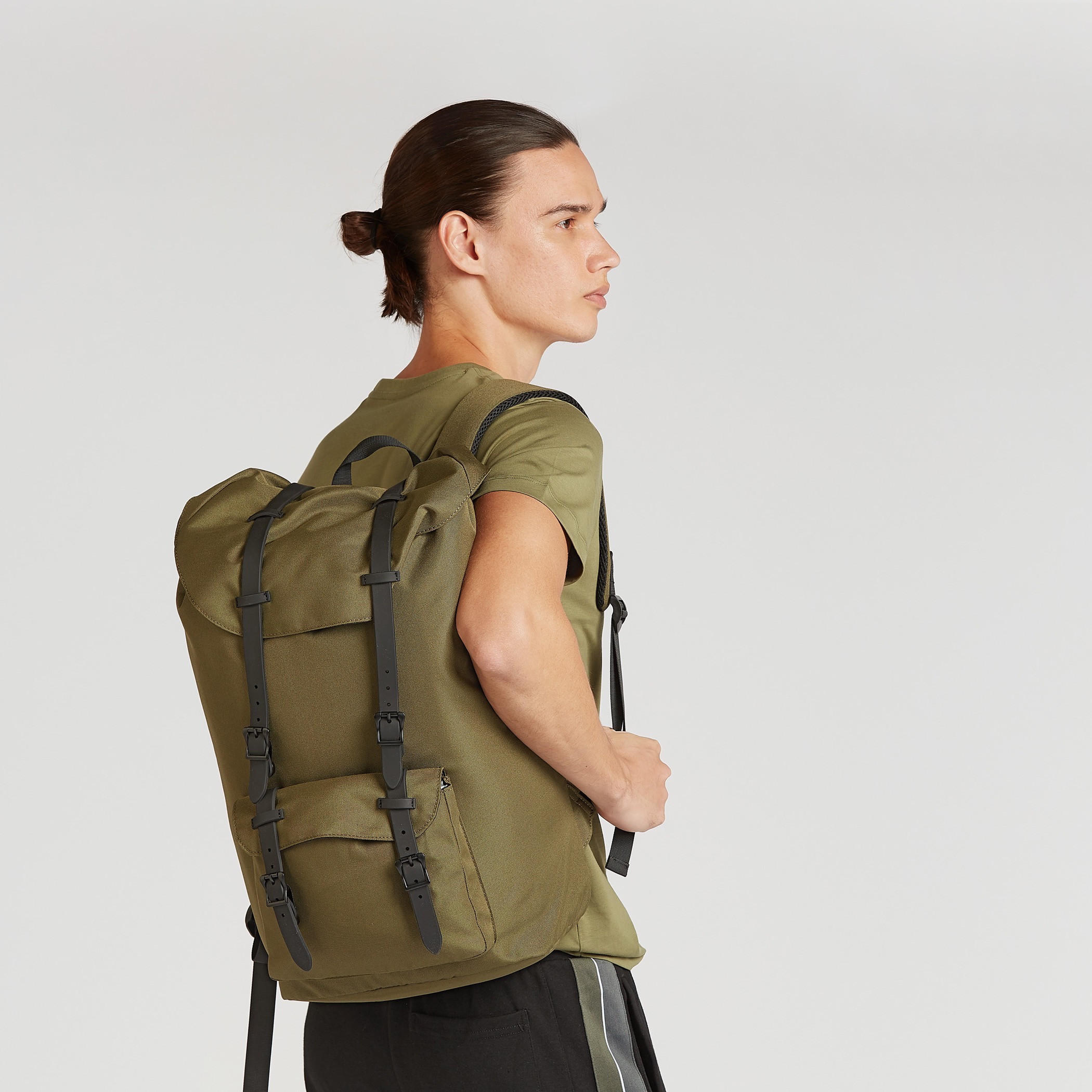 شنطة ظهر بارزة الملمس بطيّة إغلاق وحمّالات قابلة للتعديل من لي كوبر-men-bags-image-2