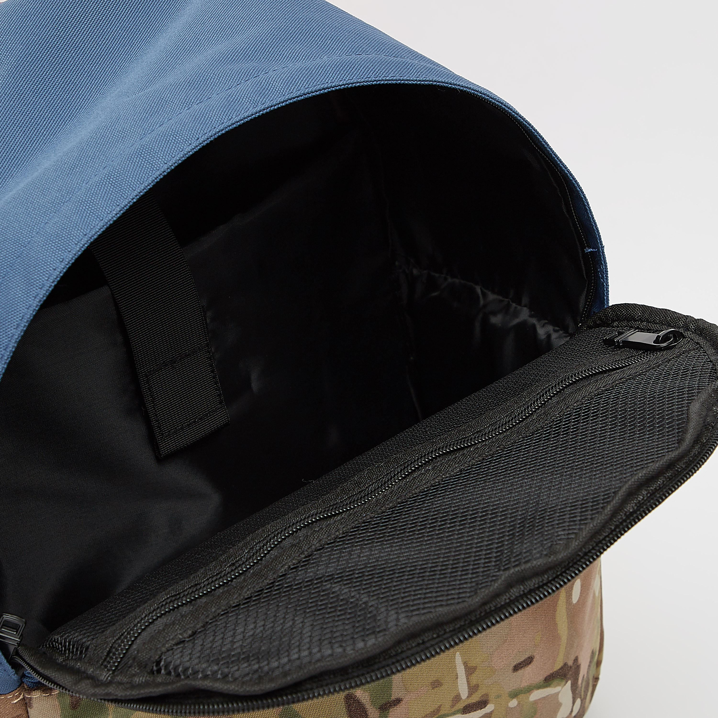 شنطة ظهر بحمّالات كتف قابلة للتعديل وطبعات مموّهة من لي كوبر-men-bags-image-1