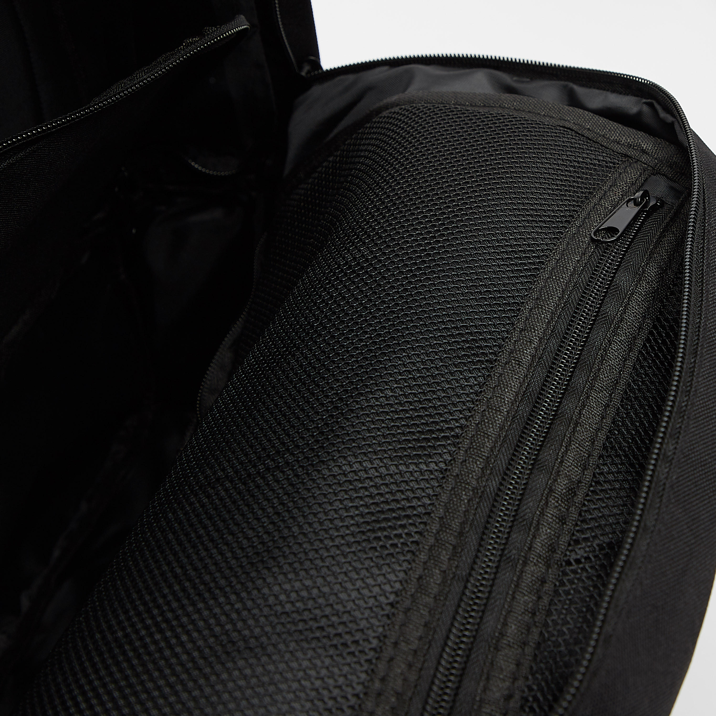 شنطة ظهر بطبعات شعار وأحزمة قابلة للتّعديل وسحّاب إغلاق من لي كوبر-men-bags-image-1