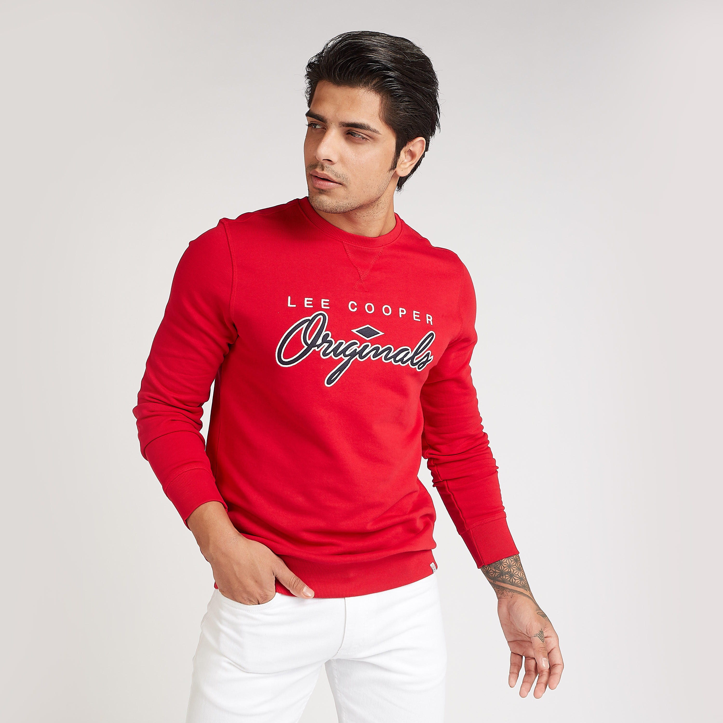 سويت شيرت مستدام بياقة ضيّقة وأكمام طويلة وطبعات من لي كوبر-men-winterwear-hoodiesandsweatshirts-image-1