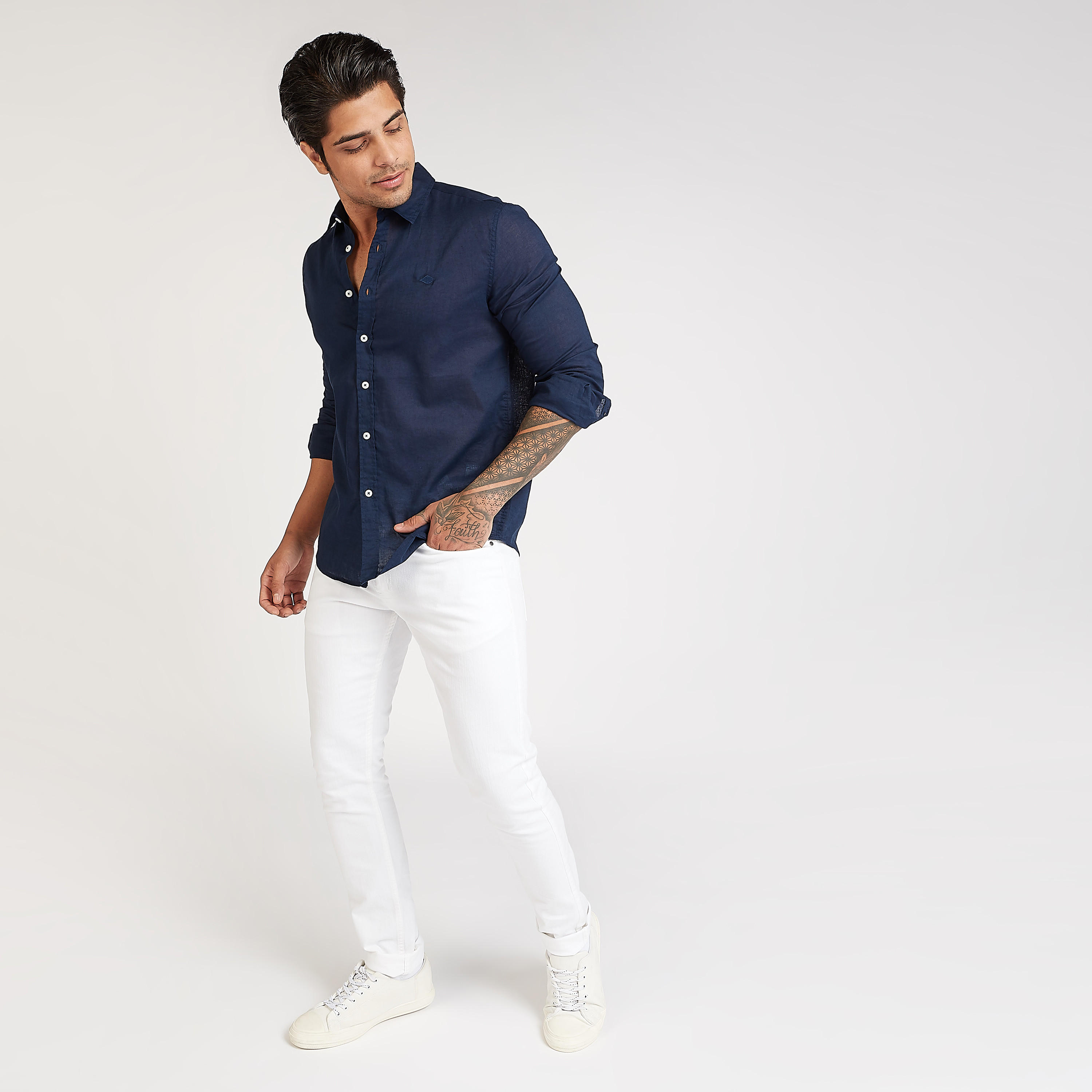 قميص بارز الملمس بياقة عاديّة وأكمام طويلة من لي كوبر-men-clothing-shirts-image-2