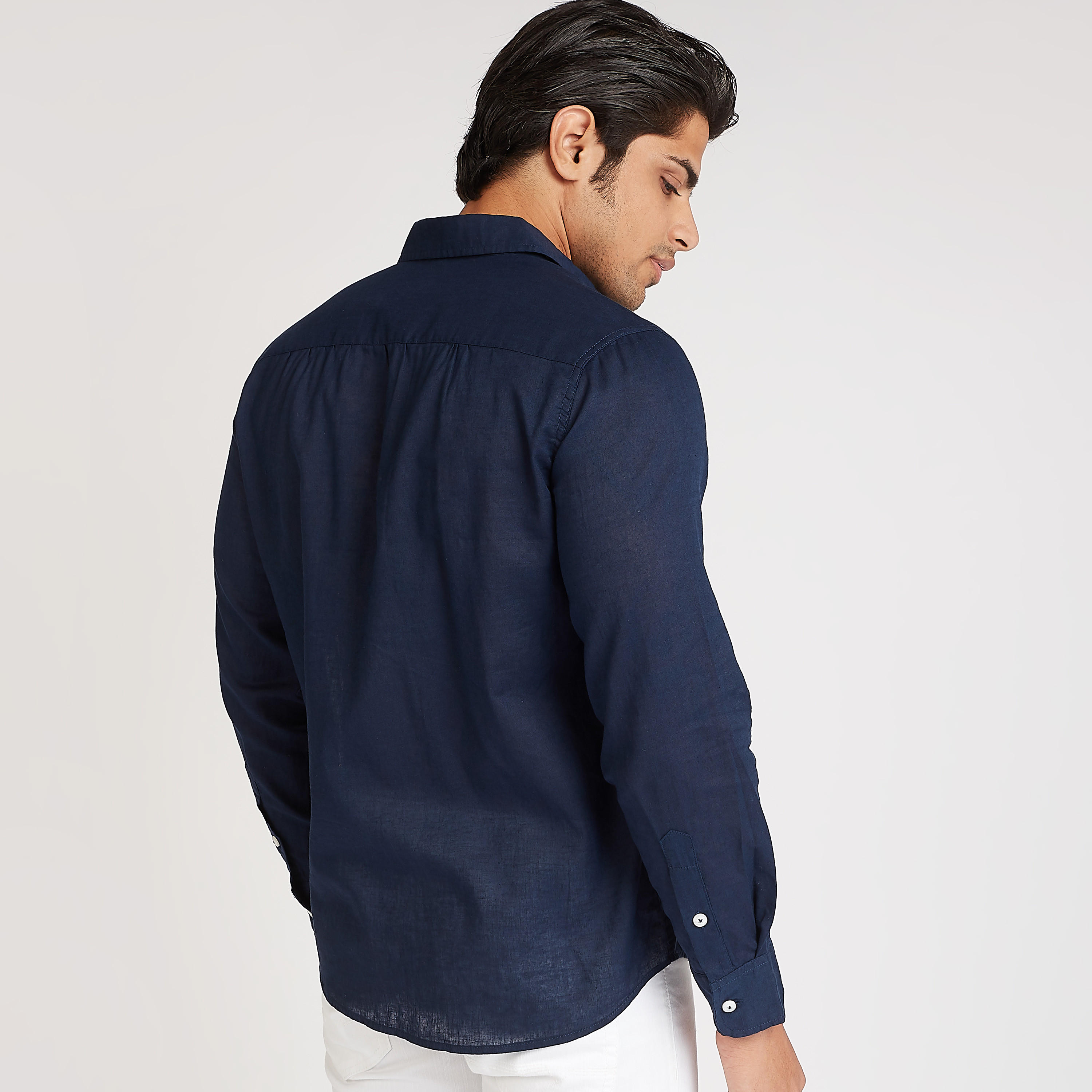 قميص بارز الملمس بياقة عاديّة وأكمام طويلة من لي كوبر-men-clothing-shirts-image-4