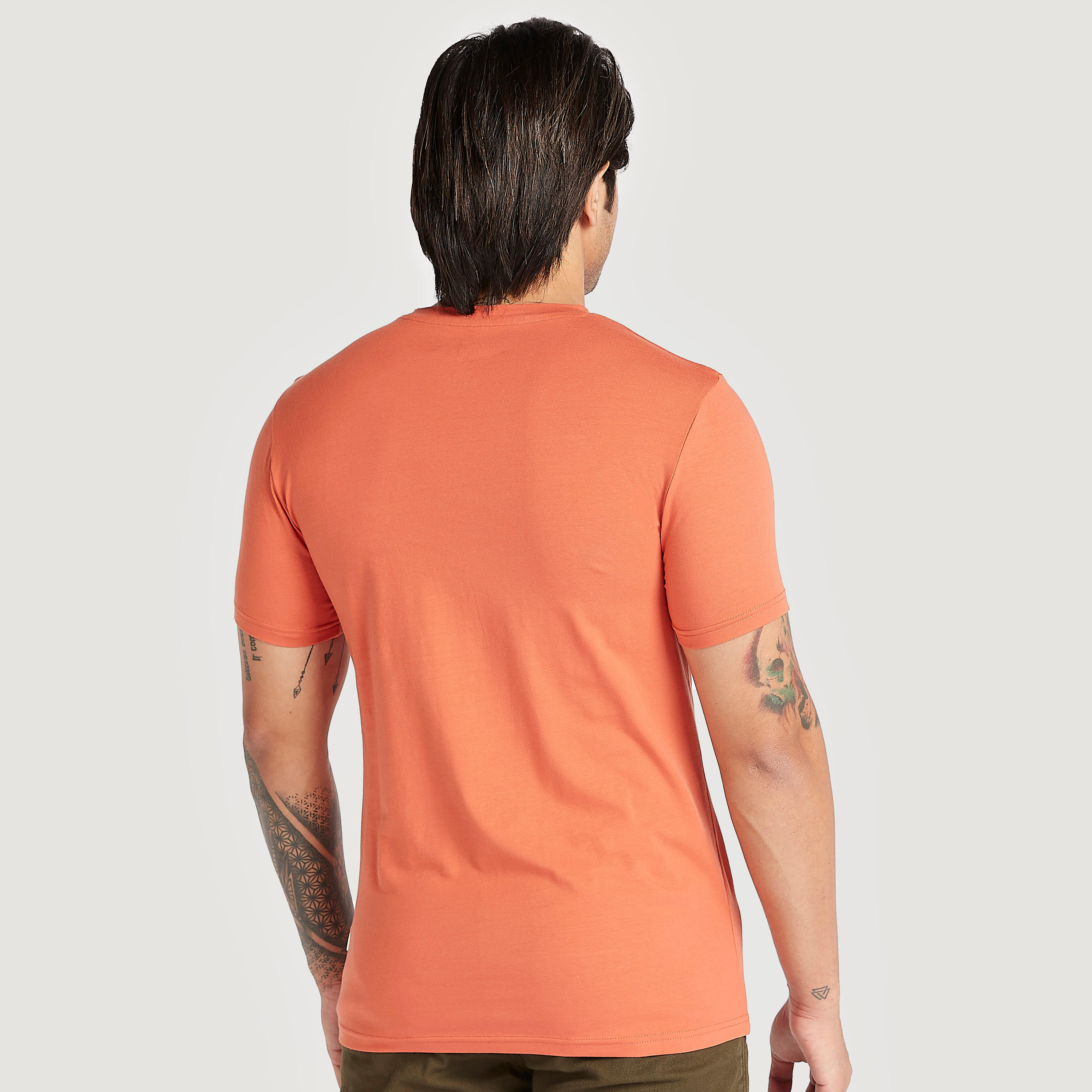تيشيرت سادة بياقة ضيّقة وأكمام قصيرة-men-clothing-tshirtsandpolos-tshirts-image-2