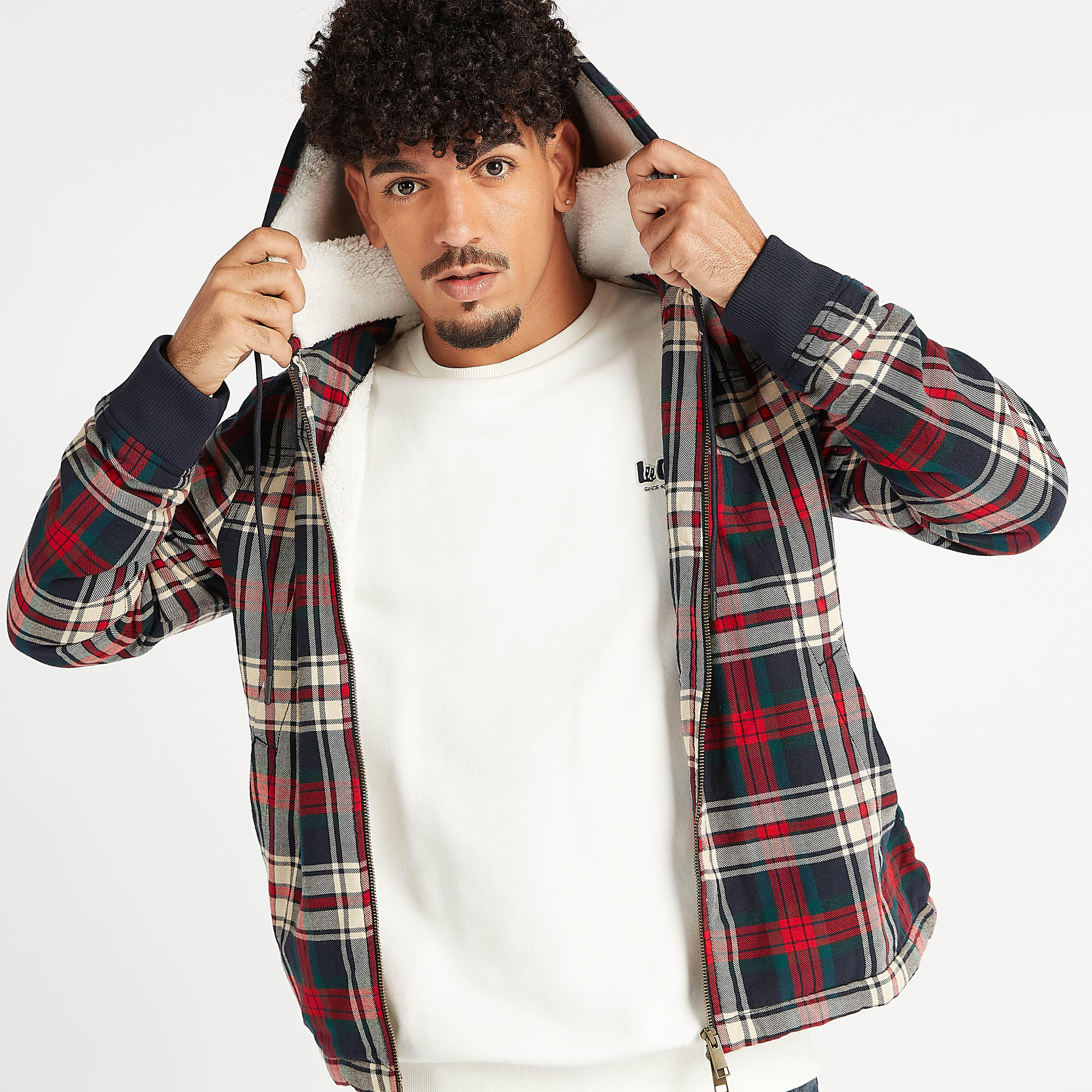 جاكيت مستدام كاروهات بقبّعة وسحّاب إغلاق من لي كوبر-men-clothing-jacketsandblazers-jackets-image-5