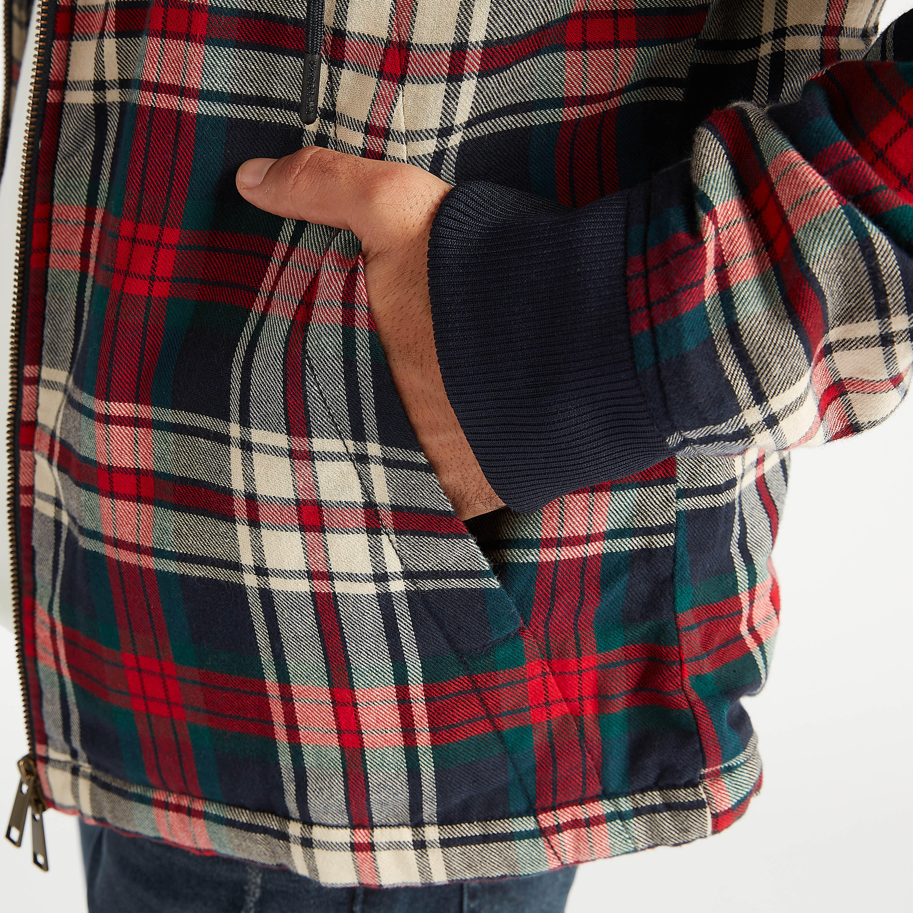 جاكيت مستدام كاروهات بقبّعة وسحّاب إغلاق من لي كوبر-men-clothing-jacketsandblazers-jackets-image-3