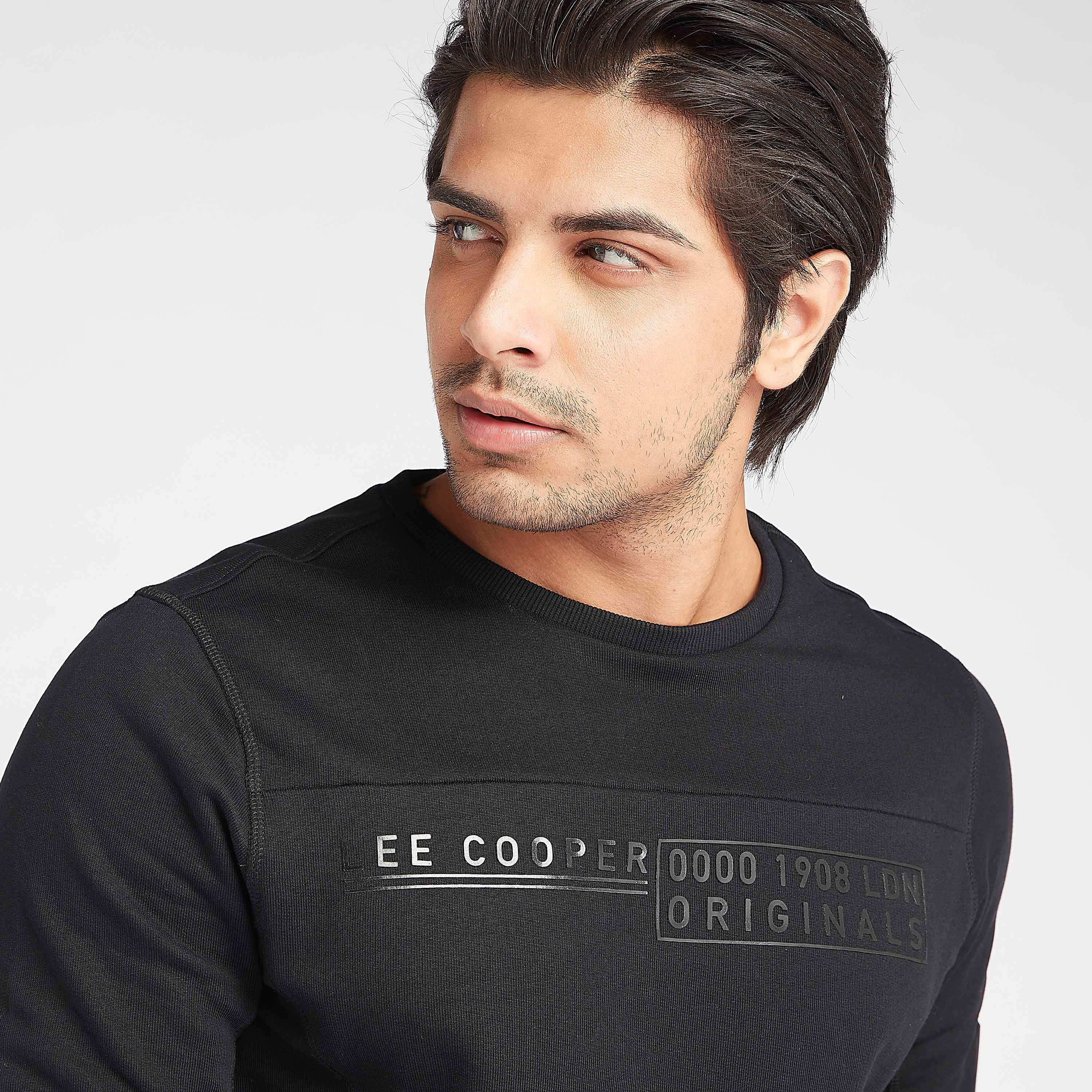 سويت شيرت مستدام بارز الملمس بياقة ضيّقة من لي كوبر-men-winterwear-hoodiesandsweatshirts-image-1