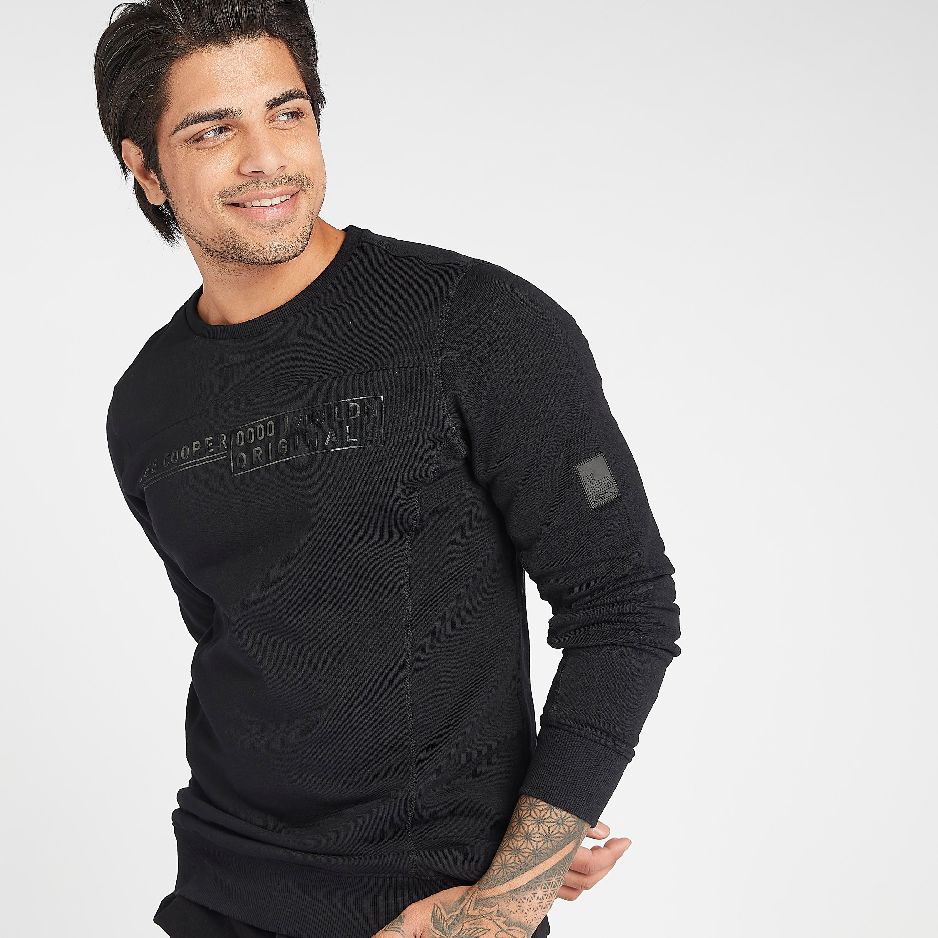 سويت شيرت مستدام بارز الملمس بياقة ضيّقة من لي كوبر-men-winterwear-hoodiesandsweatshirts-image-2