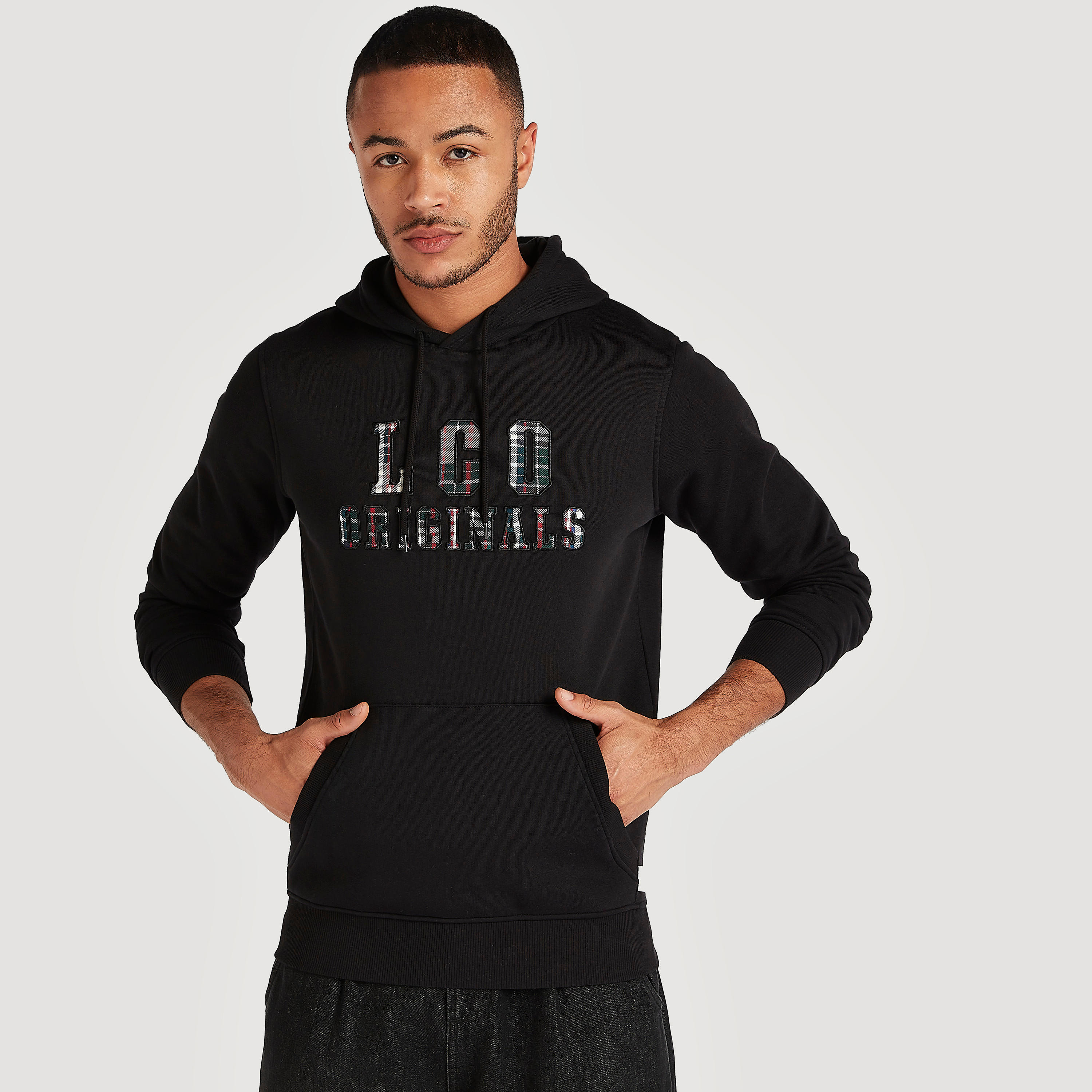 هودي مستدام بتفاصيل زخارف تايبوجرافيك من لي كوبر-men-winterwear-hoodiesandsweatshirts-image-1