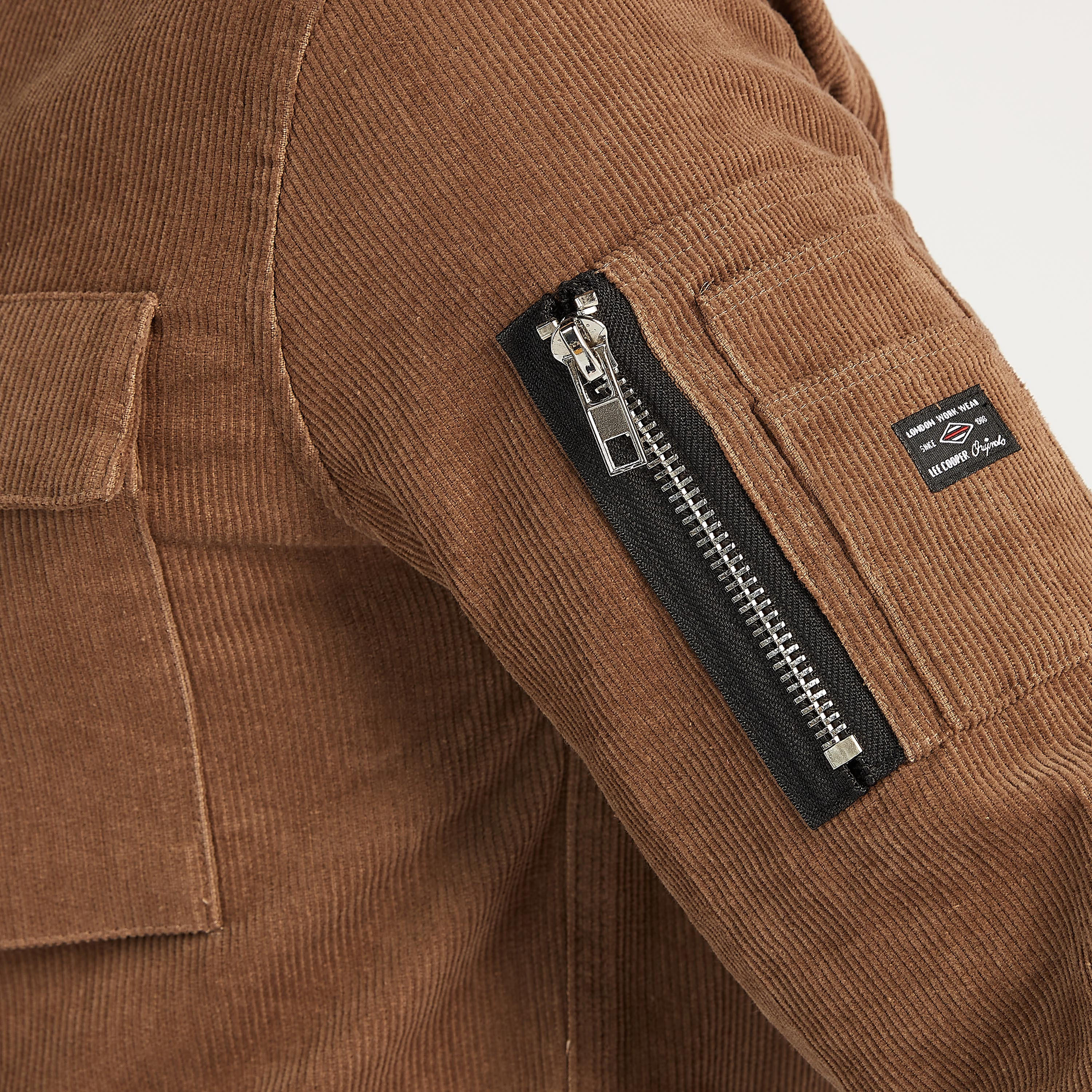 جاكيت مستدام بسحّاب وياقة عادية وجيوب بطيّة من لي كوبر-men-clothing-jacketsandblazers-jackets-image-5