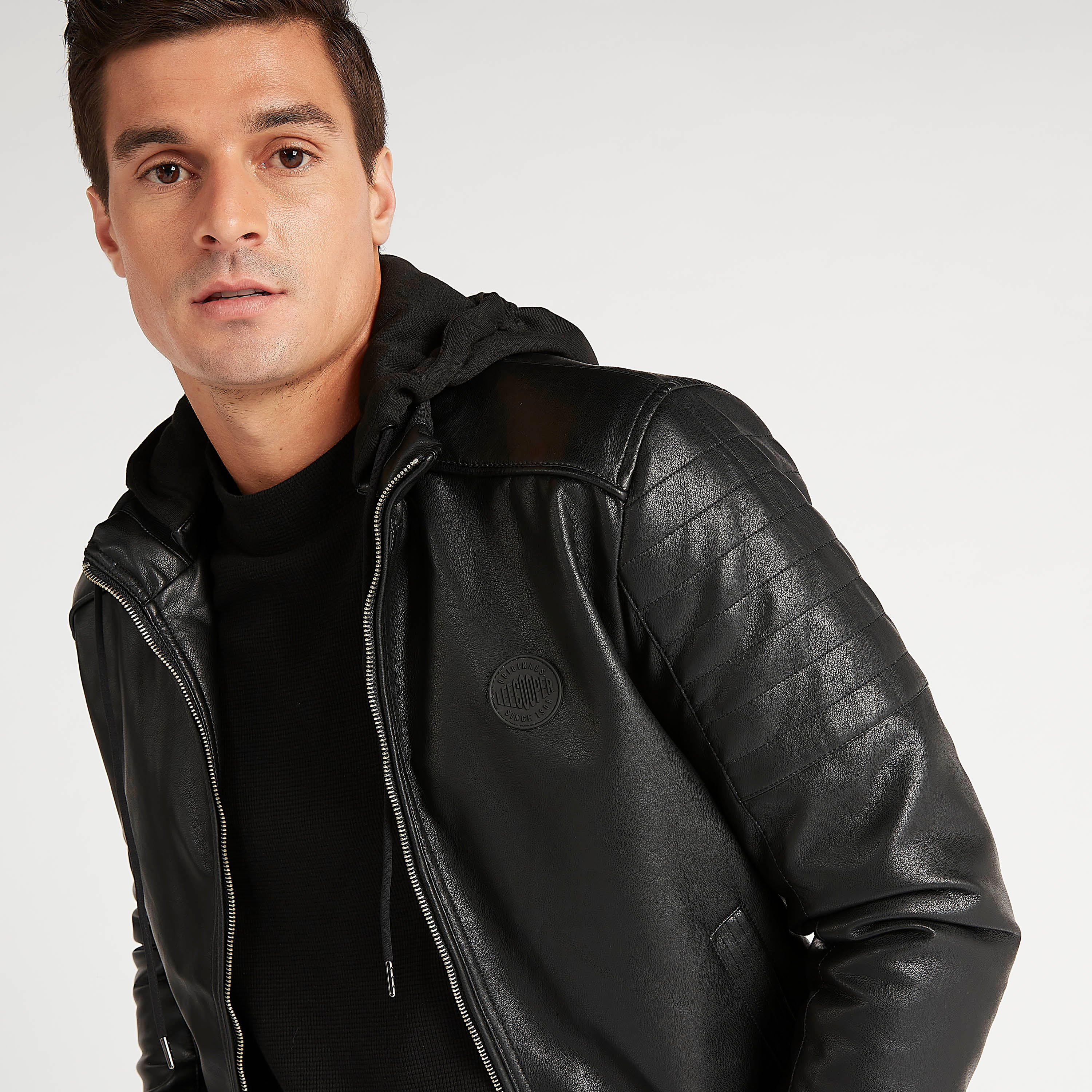جاكيت بايكر بسحّاب وقبّعة وجيوب من لي كوبر-men-clothing-jacketsandblazers-jackets-image-3