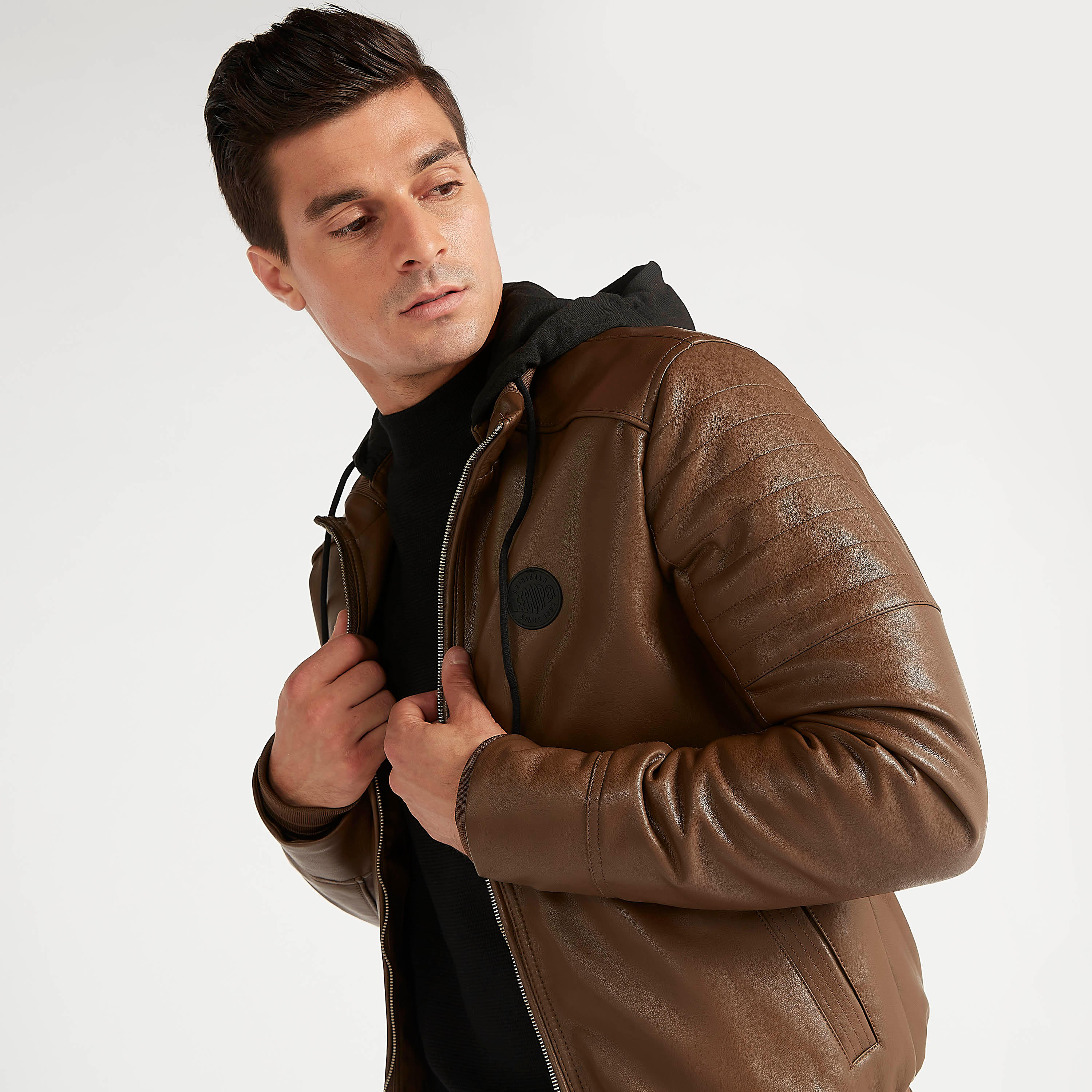 جاكيت بايكر بسحّاب وقبّعة وجيوب من لي كوبر-men-clothing-jacketsandblazers-jackets-image-5