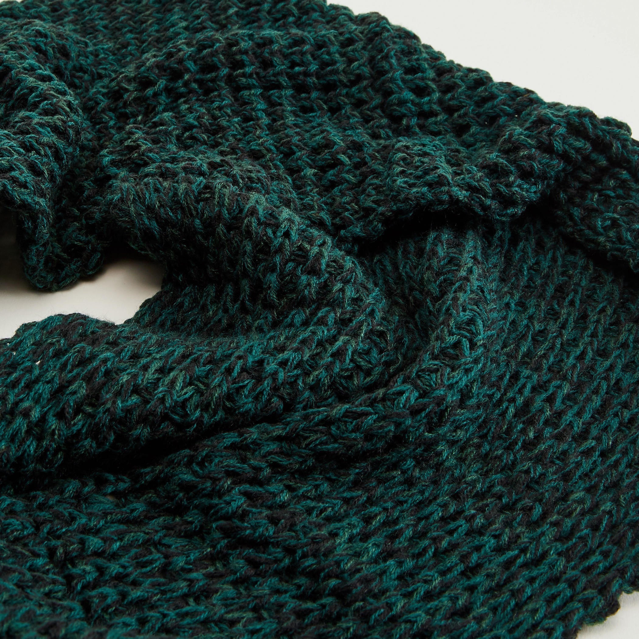 وشاح بارز الملمس من لي كوبر-men-scarvesandgloves-image-2