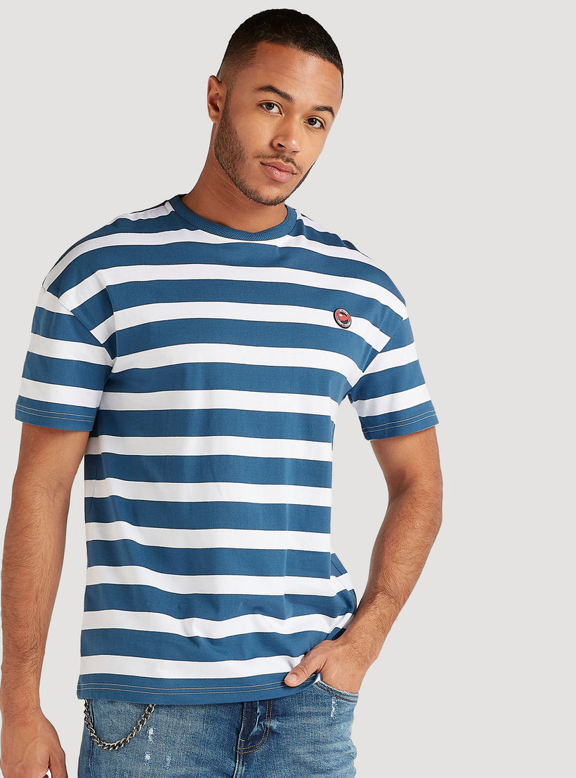 تيشيرت مقلّم بياقة ضيّقة وأكمام قصيرة من لي كوبر-men-clothing-tshirtsandpolos-tshirts-image-5