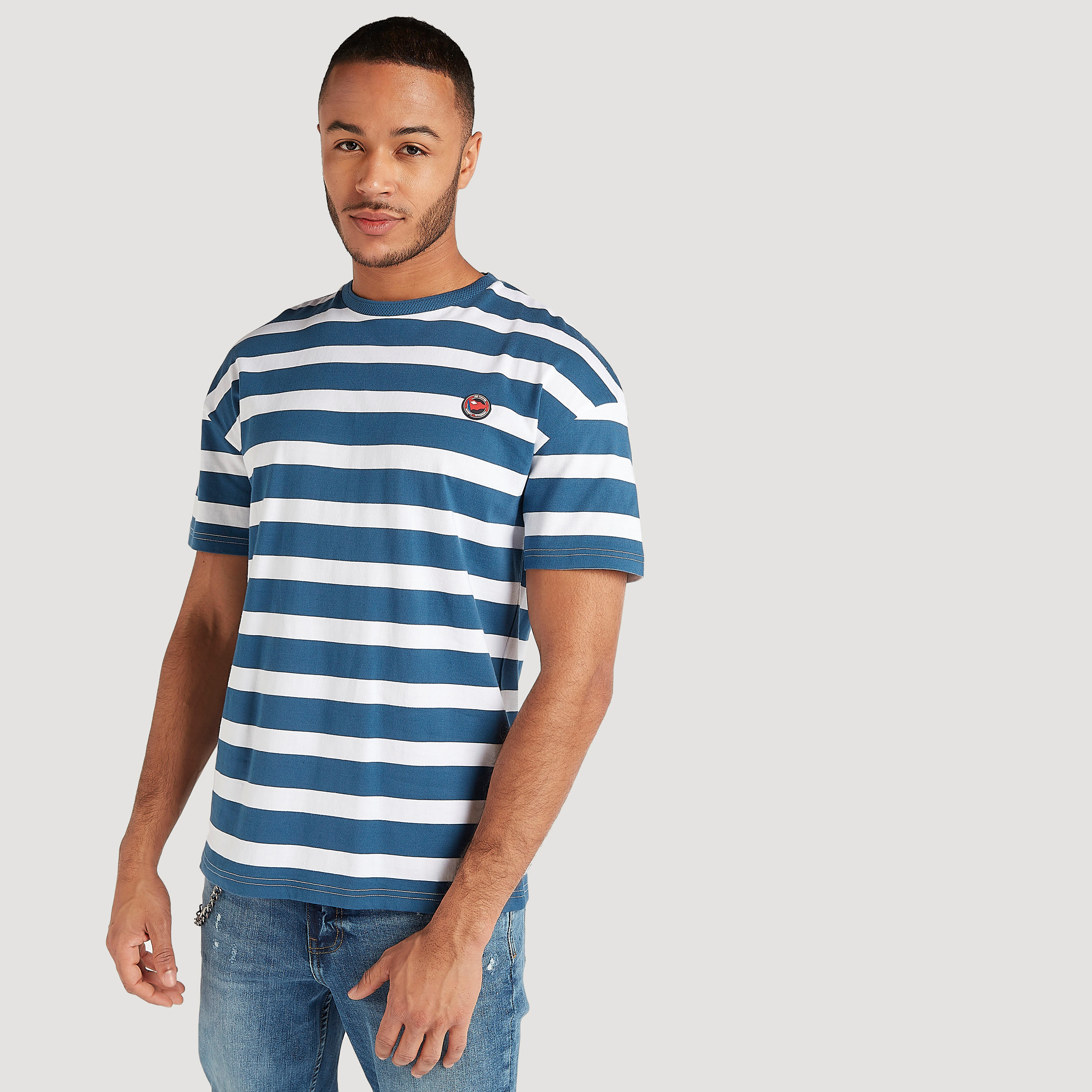 تيشيرت مقلّم بياقة ضيّقة وأكمام قصيرة من لي كوبر-men-clothing-tshirtsandpolos-tshirts-image-1